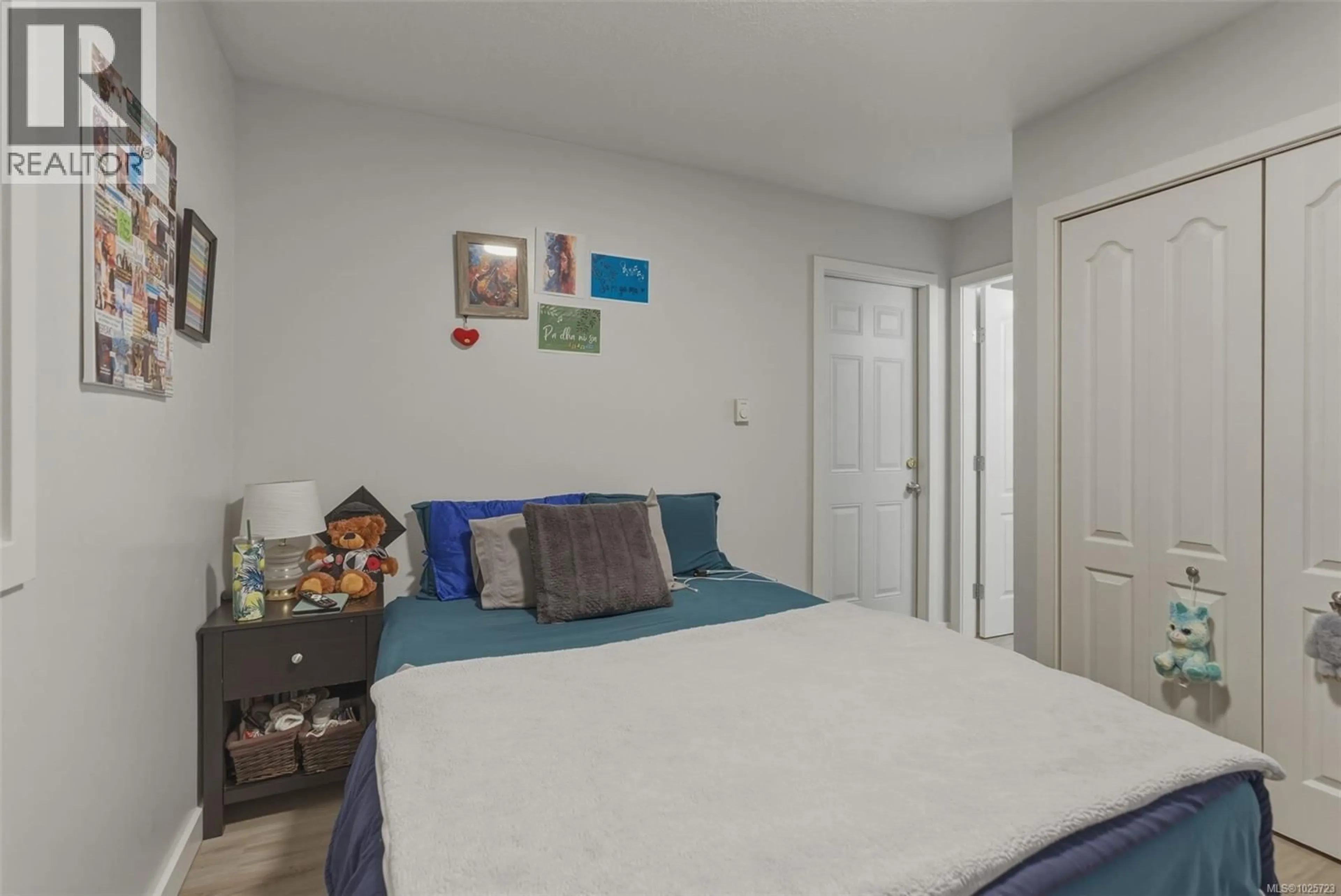 Bedroom with bed, unknown for 1178/1180 TATTERSALL DRIVE, Saanich British Columbia V8P1Y9