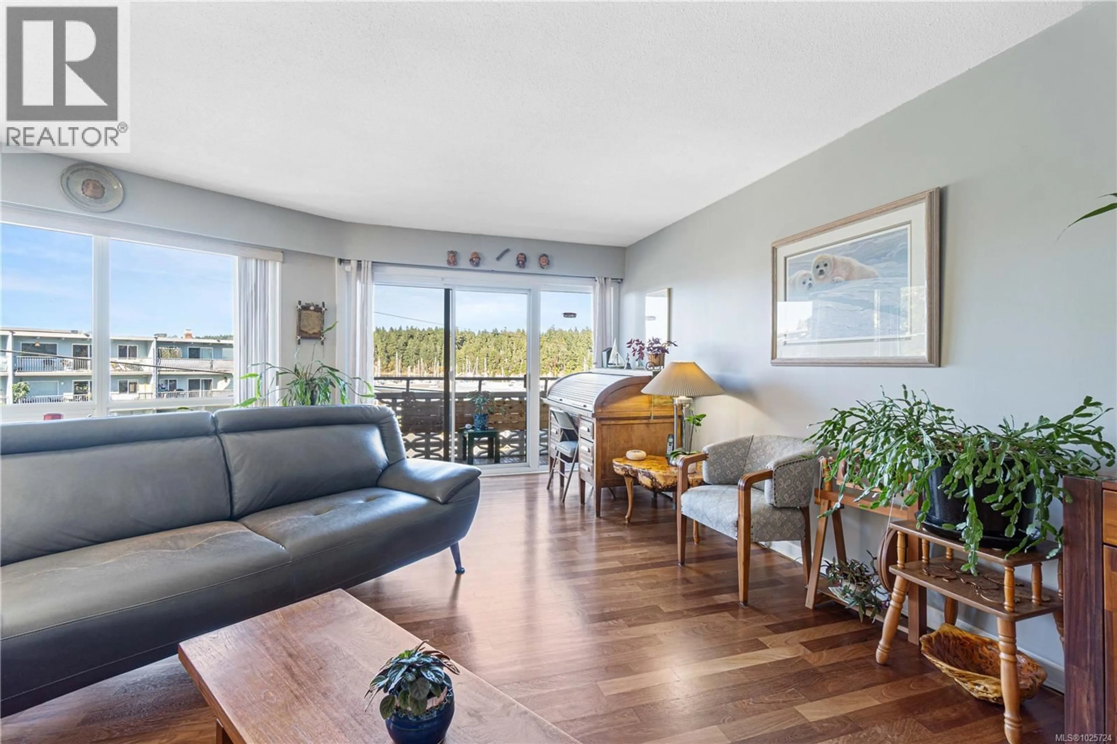 Living room with furniture, unknown for 201 - 375 NEWCASTLE AVENUE, Nanaimo British Columbia V9S4H9