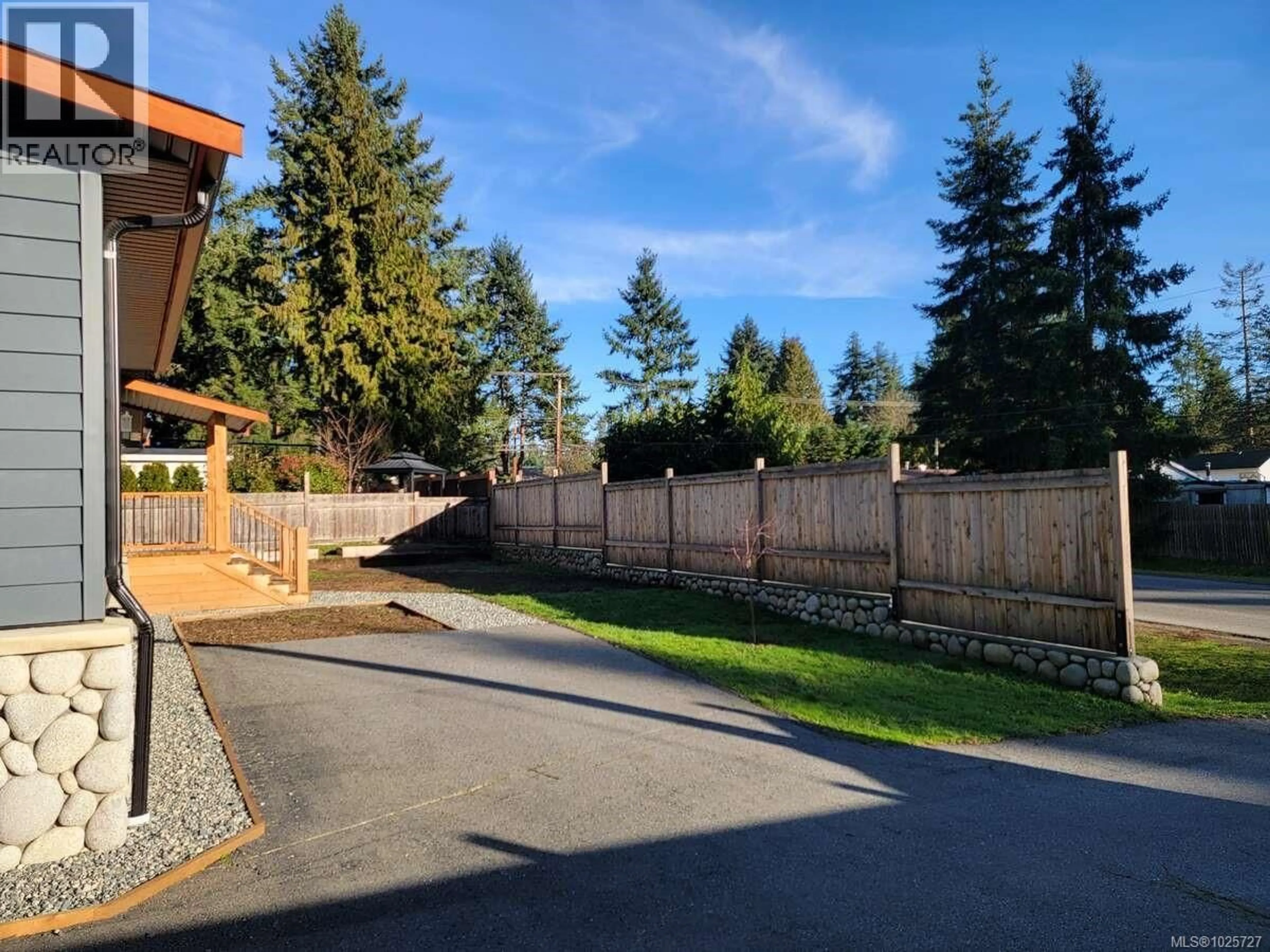 A pic from outside/outdoor area/front of a property/back of a property/a pic from drone, street for 2314 GOULD ROAD WEST, Nanaimo British Columbia V9X1J7