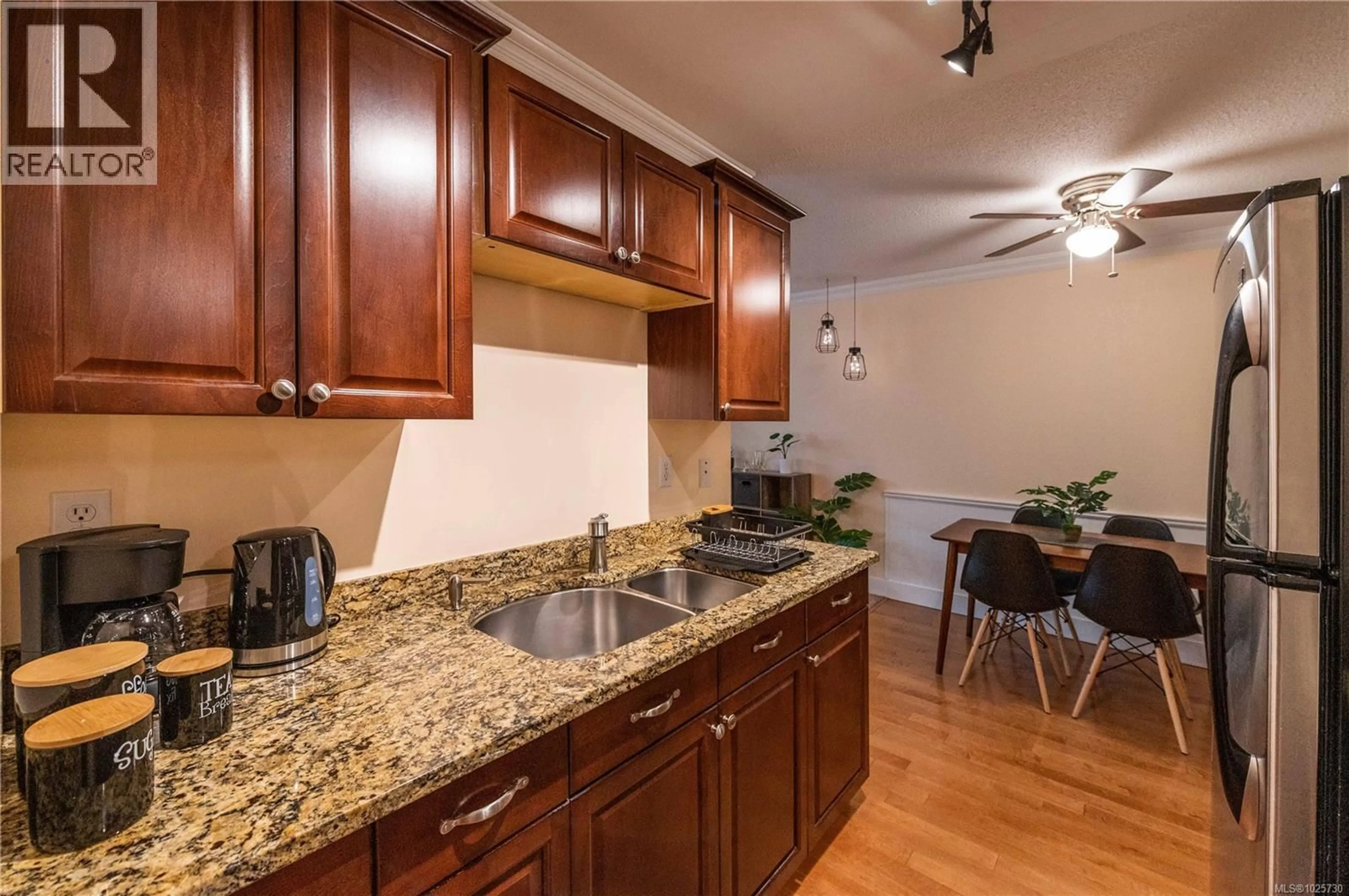 Standard kitchen, unknown for 110 - 1600 DUFFERIN CRESCENT, Nanaimo British Columbia V9S5N2