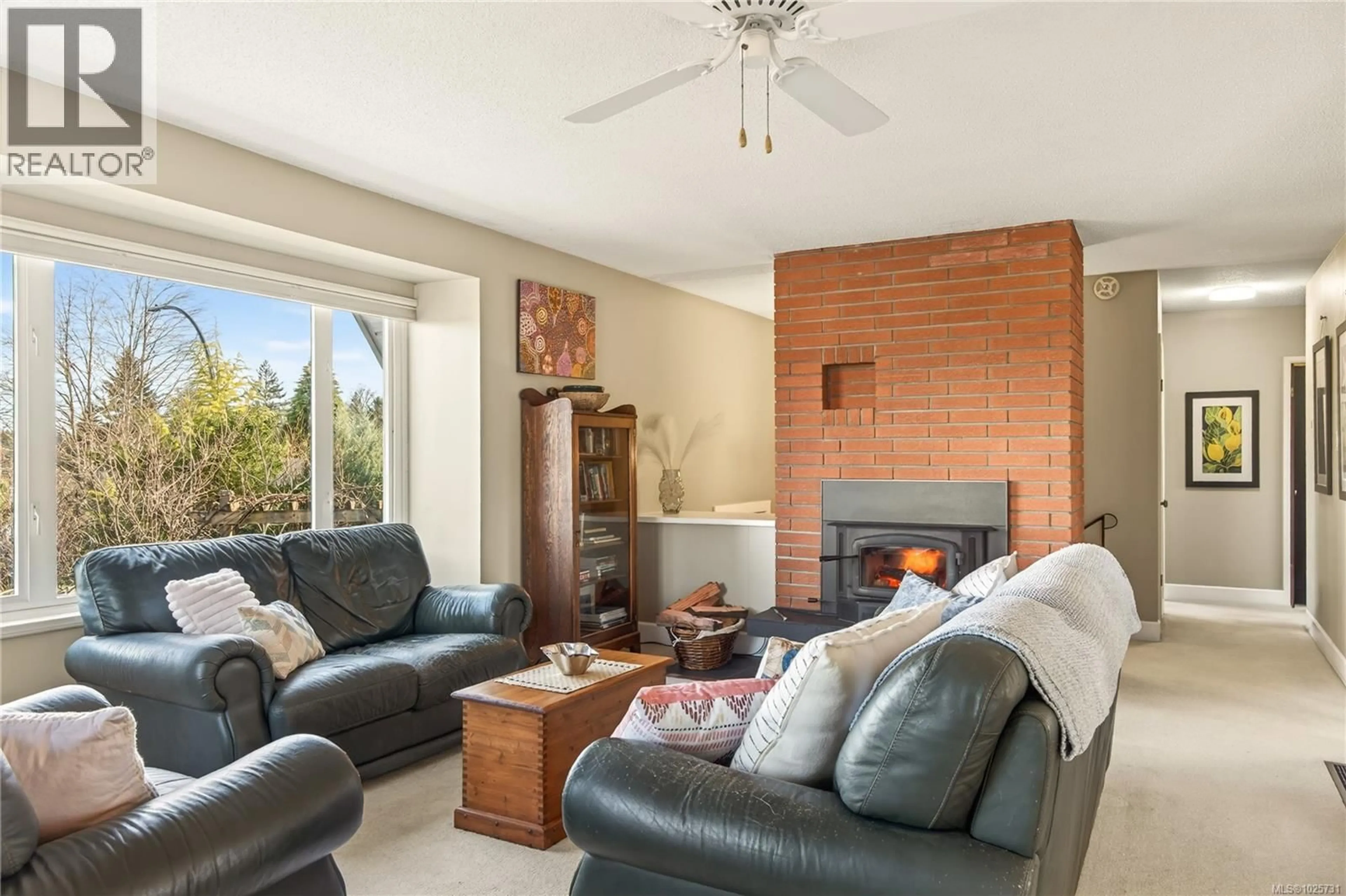 Living room with furniture, unknown for 96 CILAIRE DRIVE, Nanaimo British Columbia V9S3E1