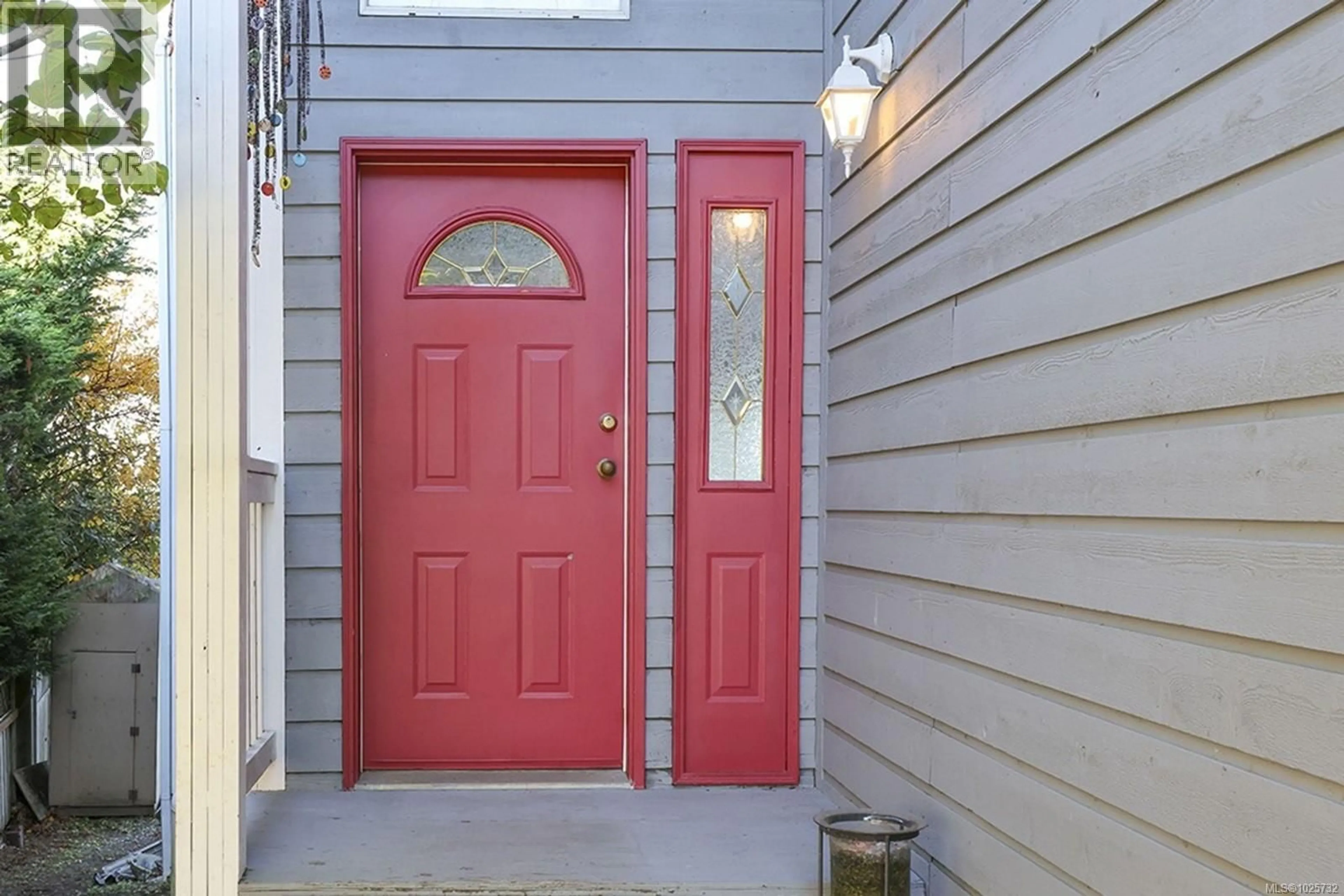 Indoor entryway for 5650 ISLAND HIGHWAY SOUTH, Union Bay British Columbia V0R3B0