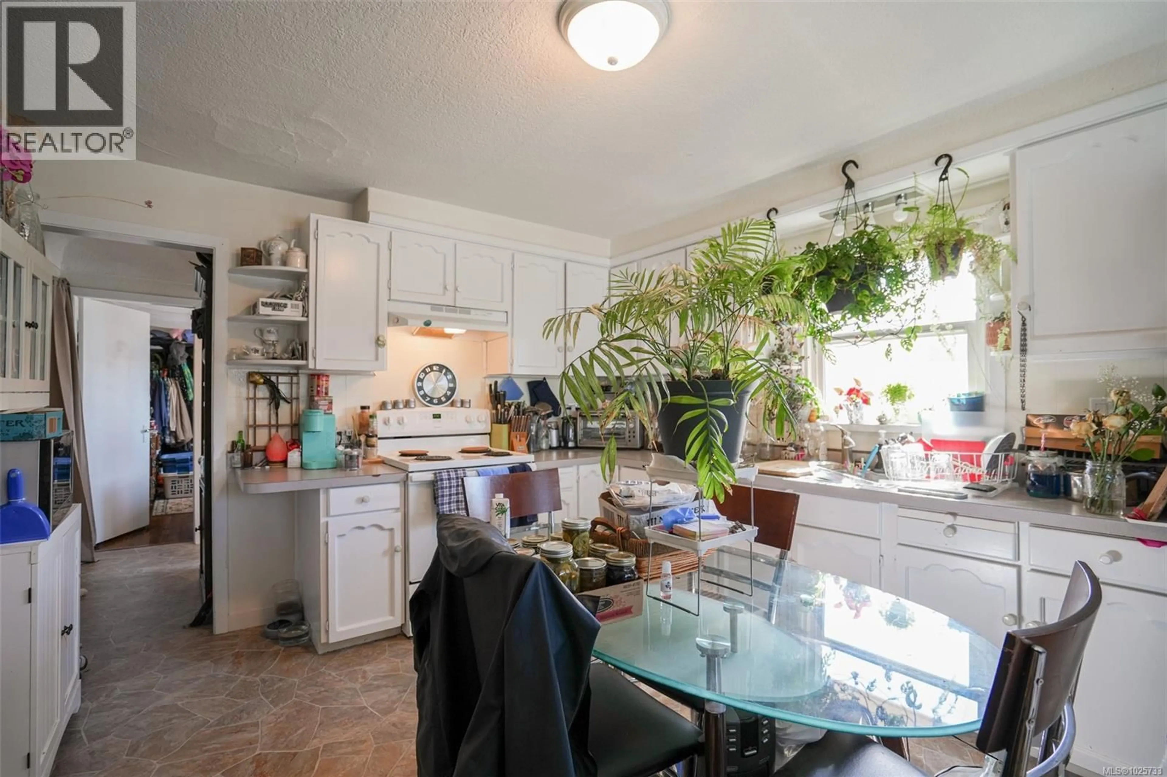 Open concept kitchen, ceramic/tile floor for 3948 ARGYLE STREET, Port Alberni British Columbia V9Y1X3