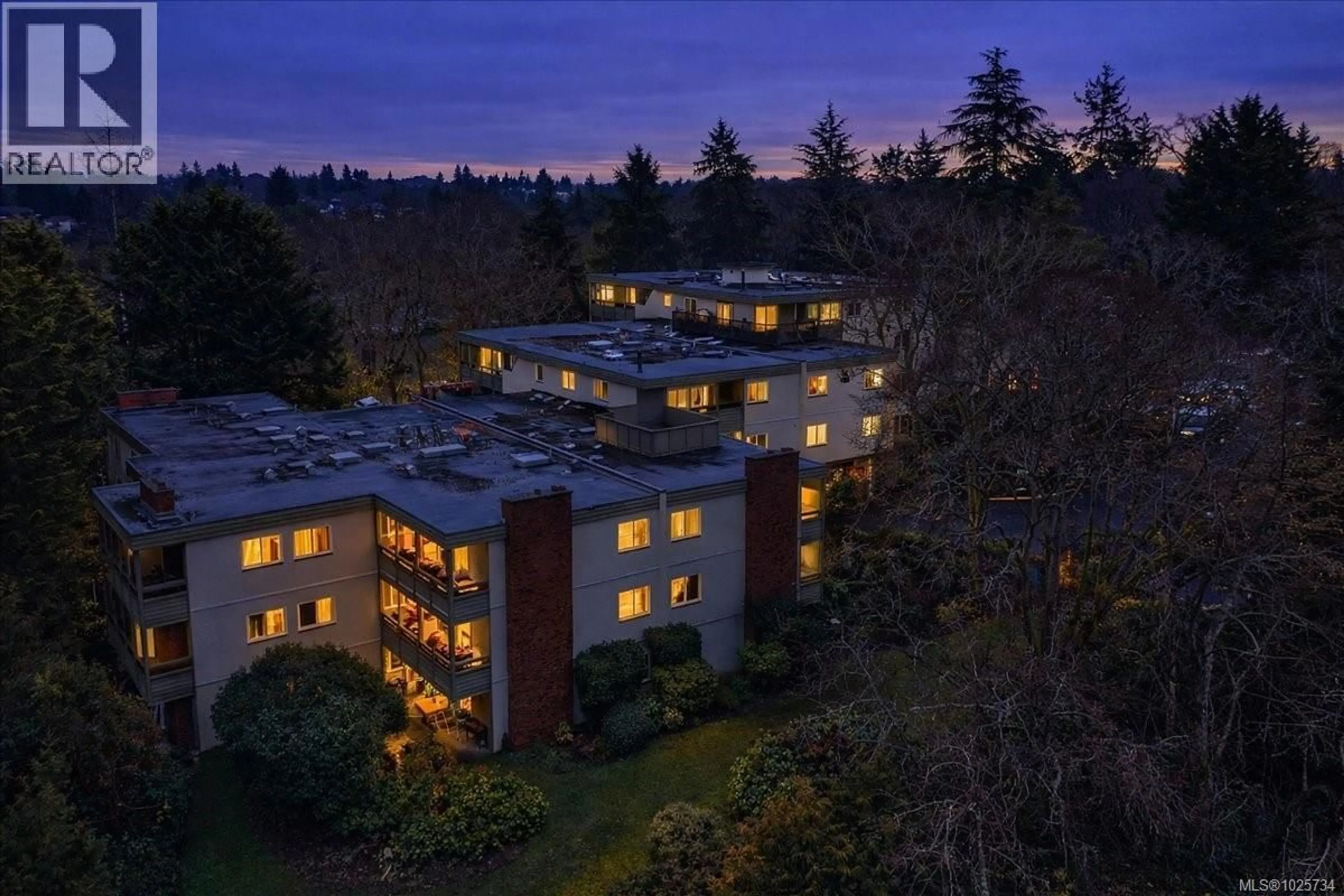 A pic from outside/outdoor area/front of a property/back of a property/a pic from drone, unknown for 403 - 1010 BRISTOL ROAD, Saanich British Columbia V8X4R8