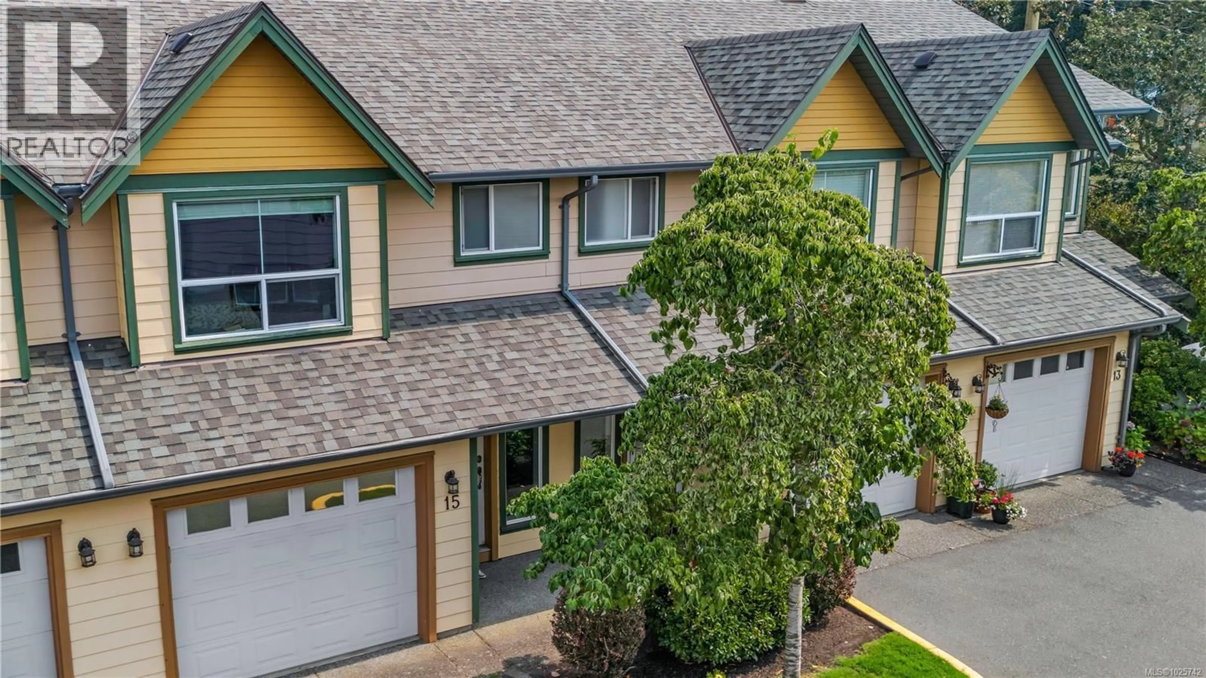 Home with vinyl exterior material, street for 15 - 172 BELMONT ROAD, Colwood British Columbia V9C1B1