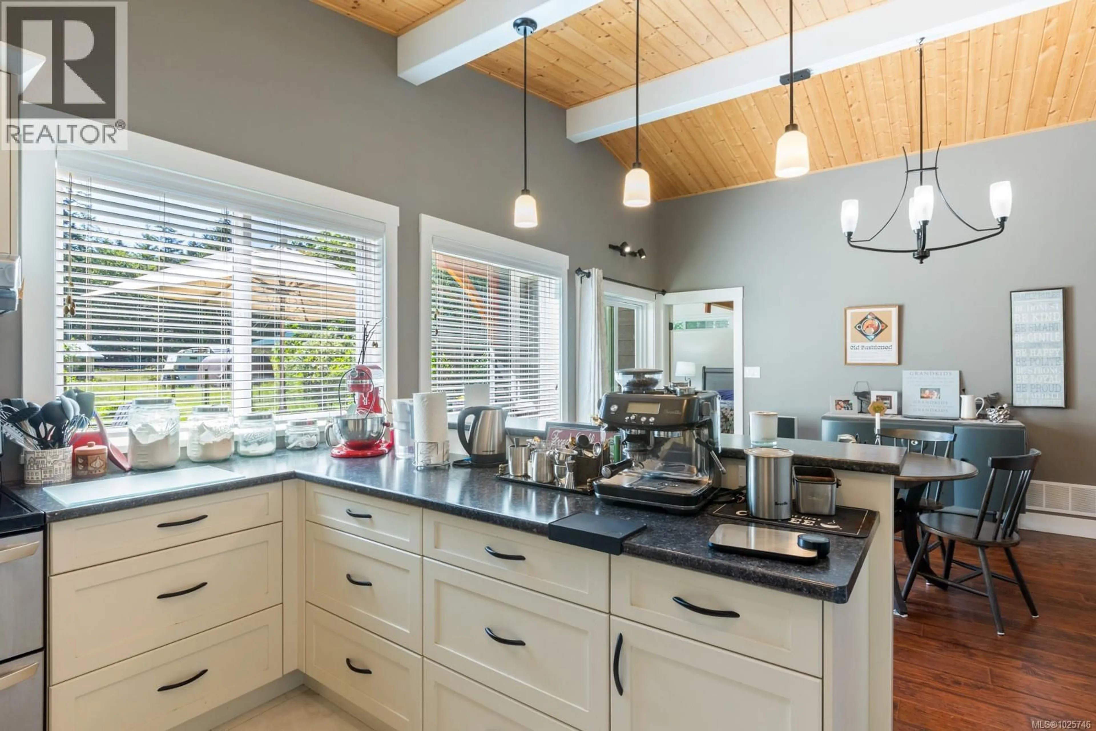 Contemporary kitchen, unknown for 3701 PIERCY ROAD, Courtenay British Columbia V9J1R7