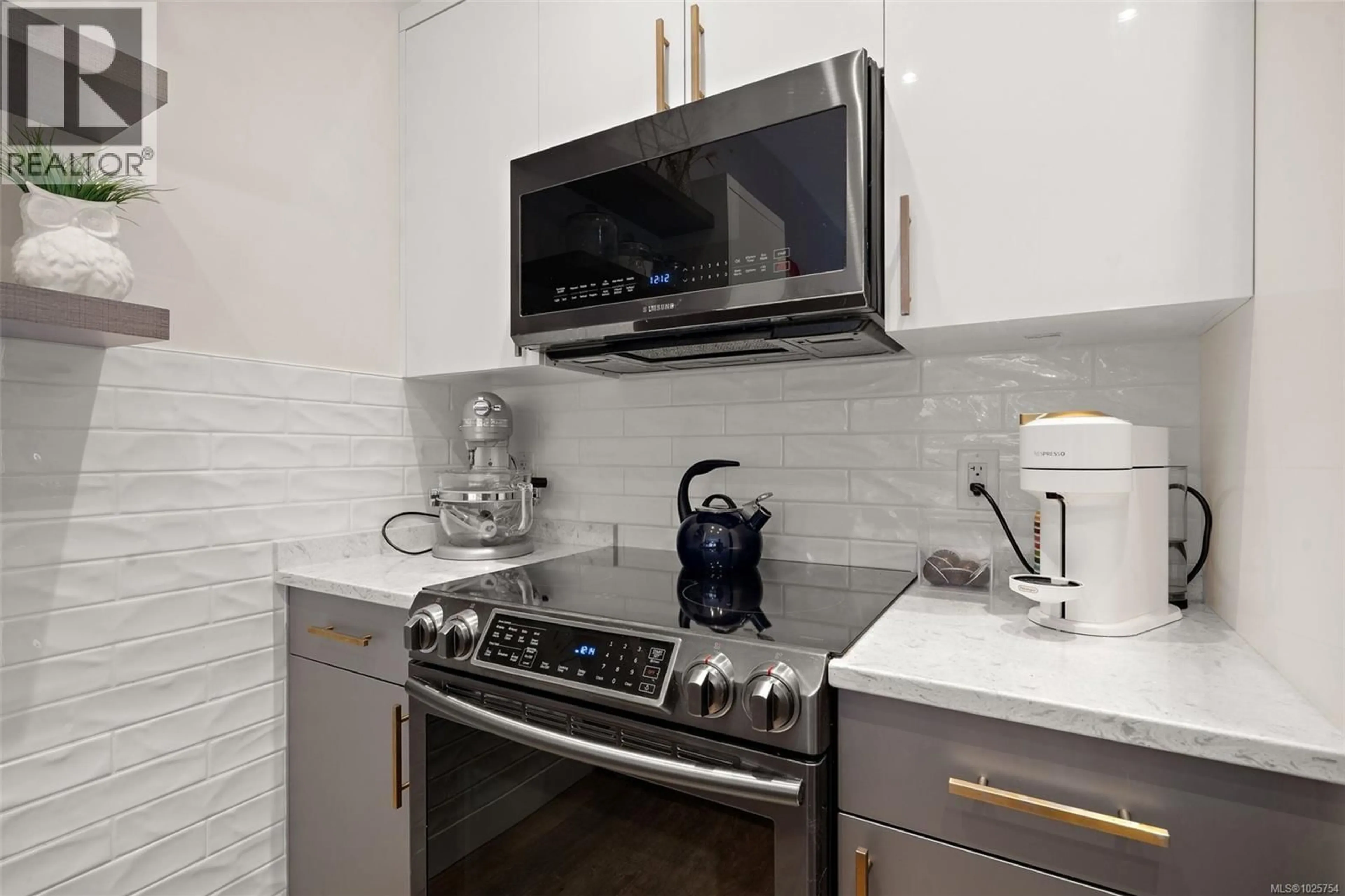 Standard kitchen, ceramic/tile floor for 120 - 6800 GRANT ROAD WEST, Sooke British Columbia V9Z1K6