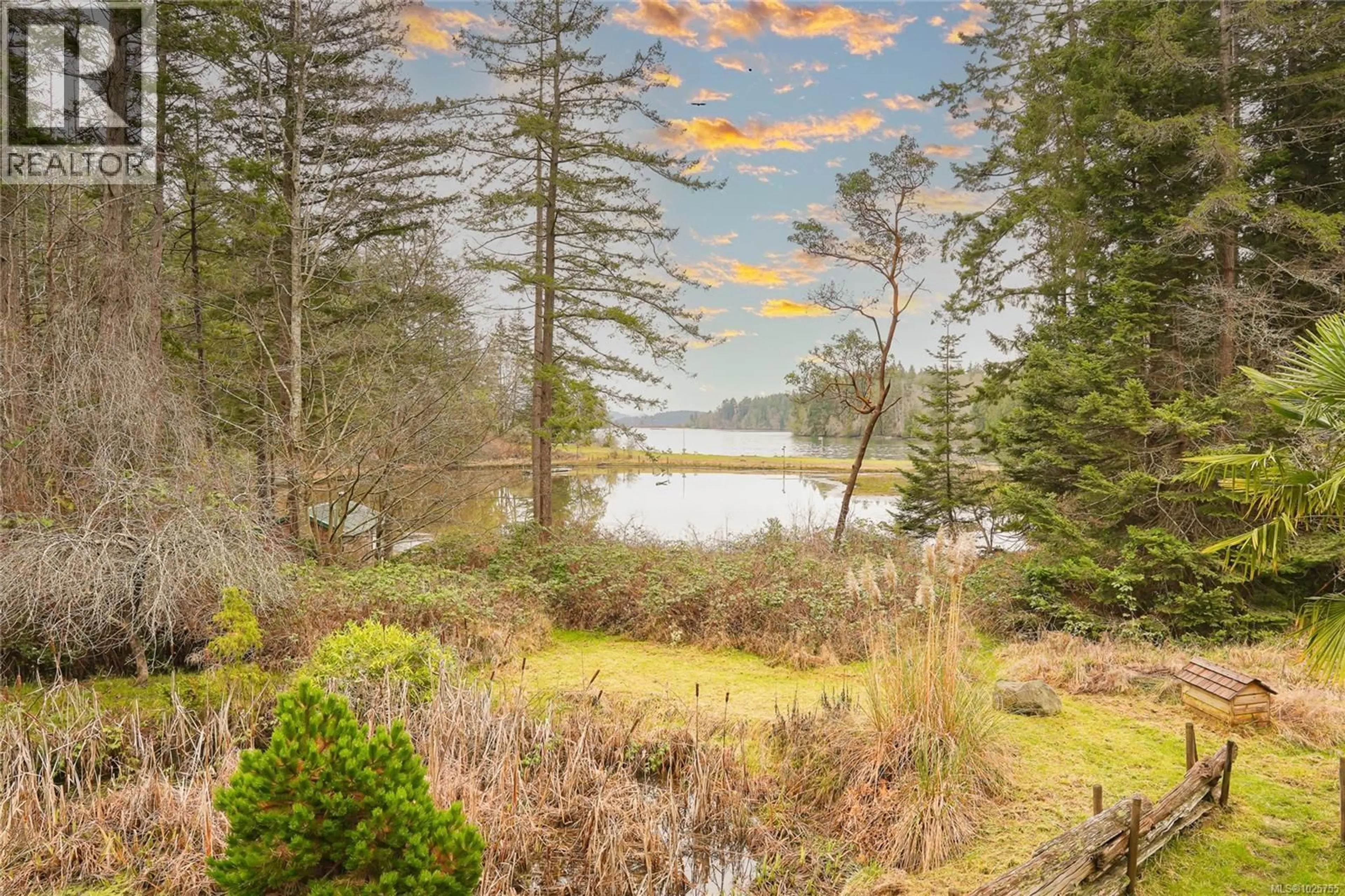 A pic from outside/outdoor area/front of a property/back of a property/a pic from drone, water/lake/river/ocean view for 89 PILKEY POINT ROAD, Thetis Island British Columbia V0R2Y0