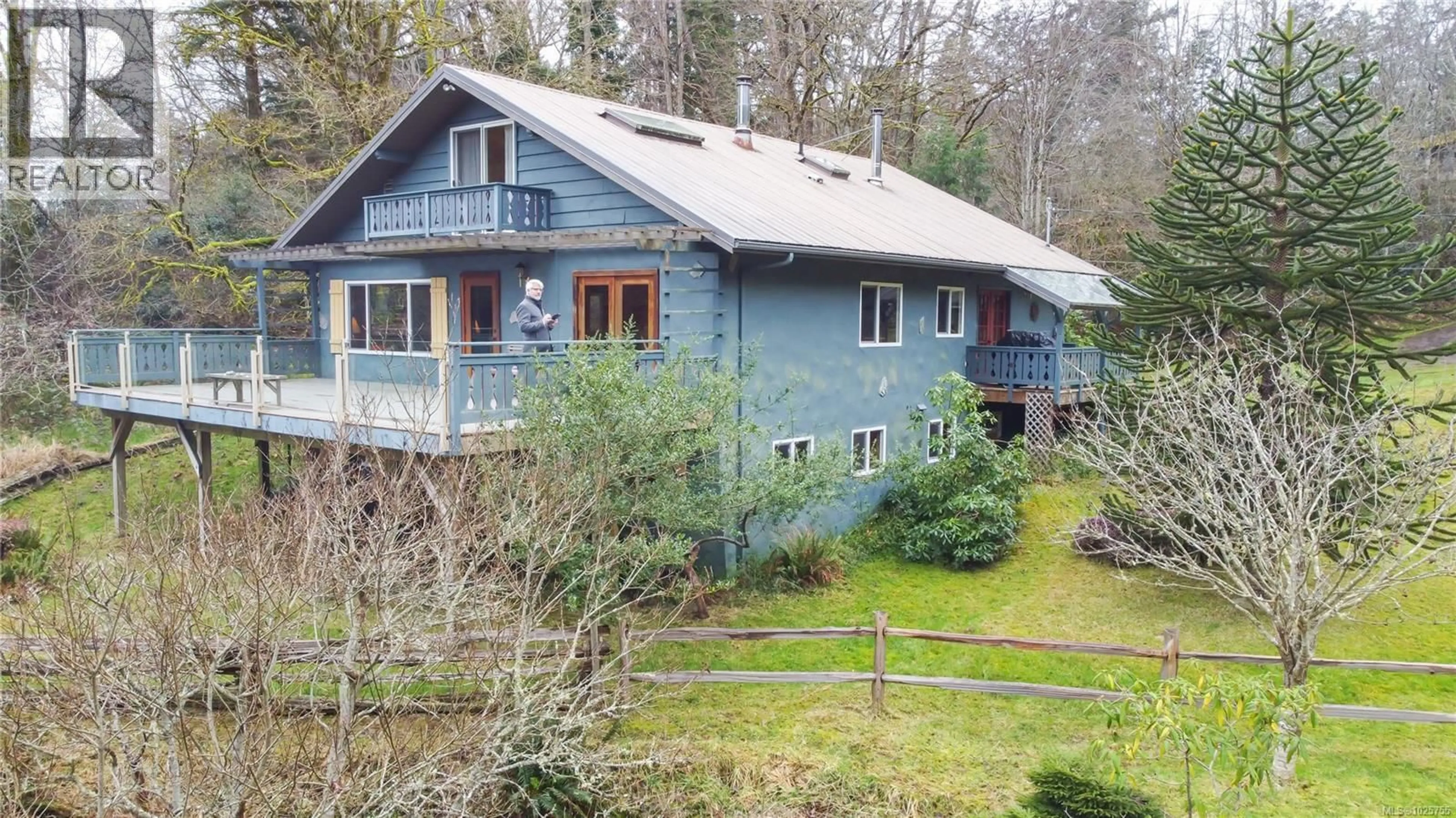 A pic from outside/outdoor area/front of a property/back of a property/a pic from drone, building for 89 PILKEY POINT ROAD, Thetis Island British Columbia V0R2Y0