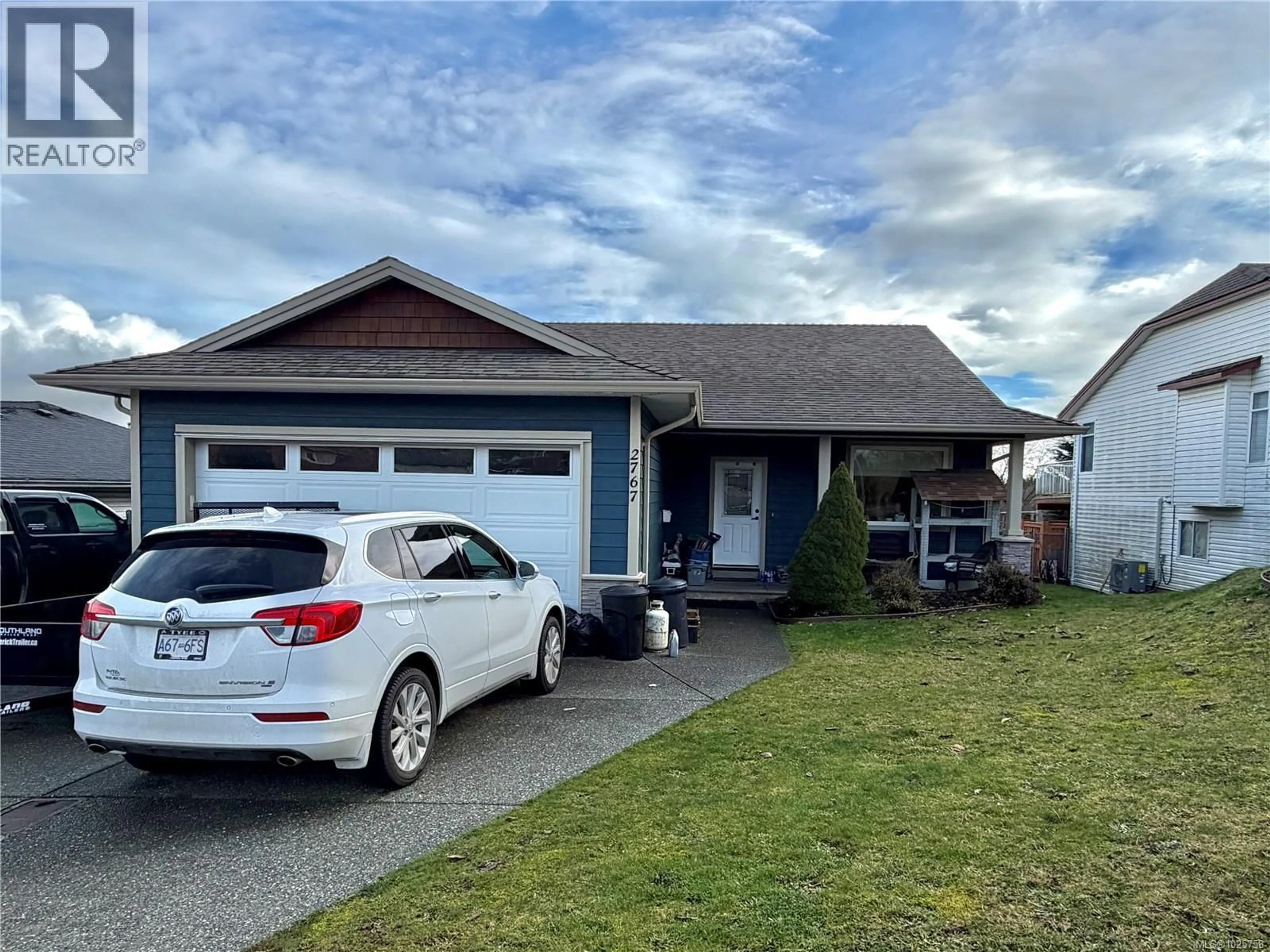 Home with vinyl exterior material, street for 2767 ALDER STREET SOUTH, Campbell River British Columbia V9H1S1