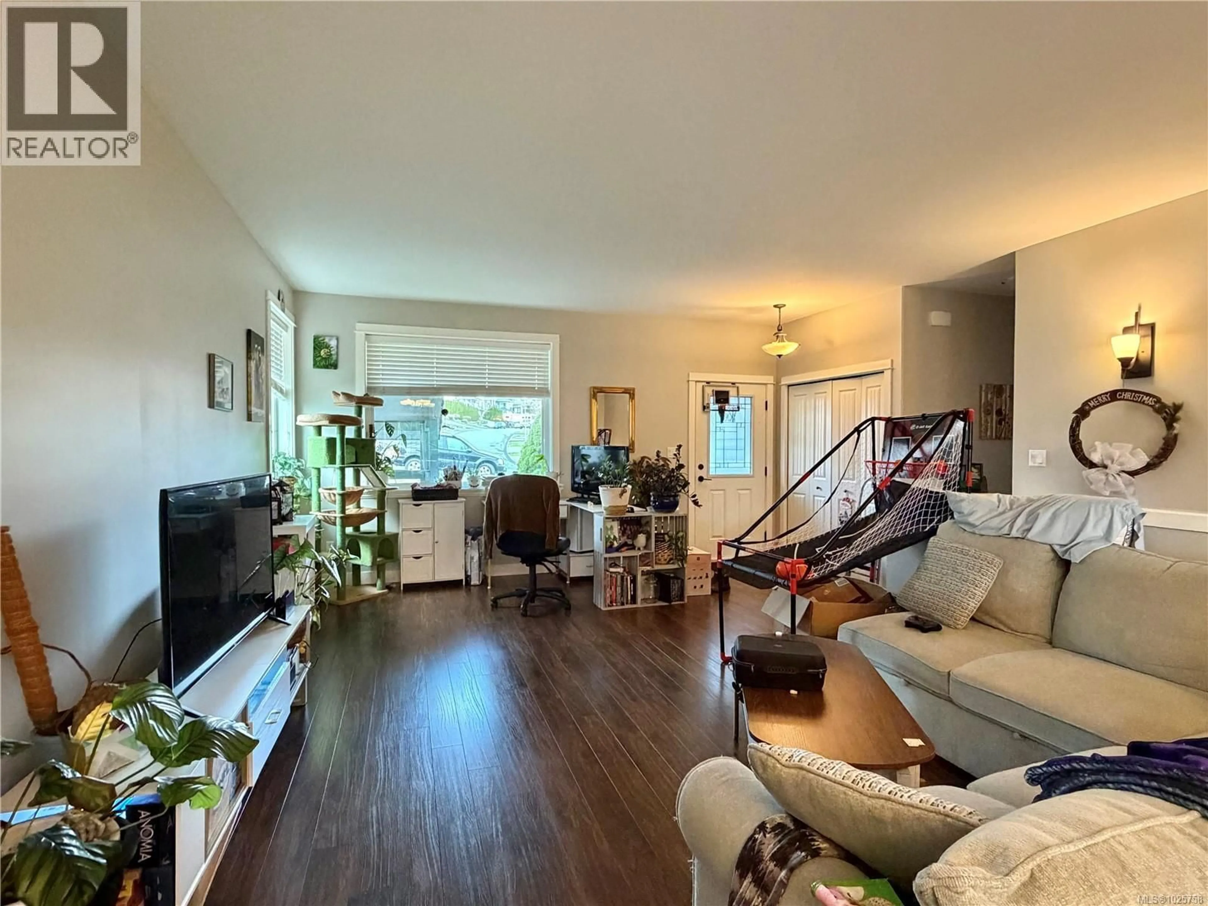 Living room with furniture, unknown for 2767 ALDER STREET SOUTH, Campbell River British Columbia V9H1S1