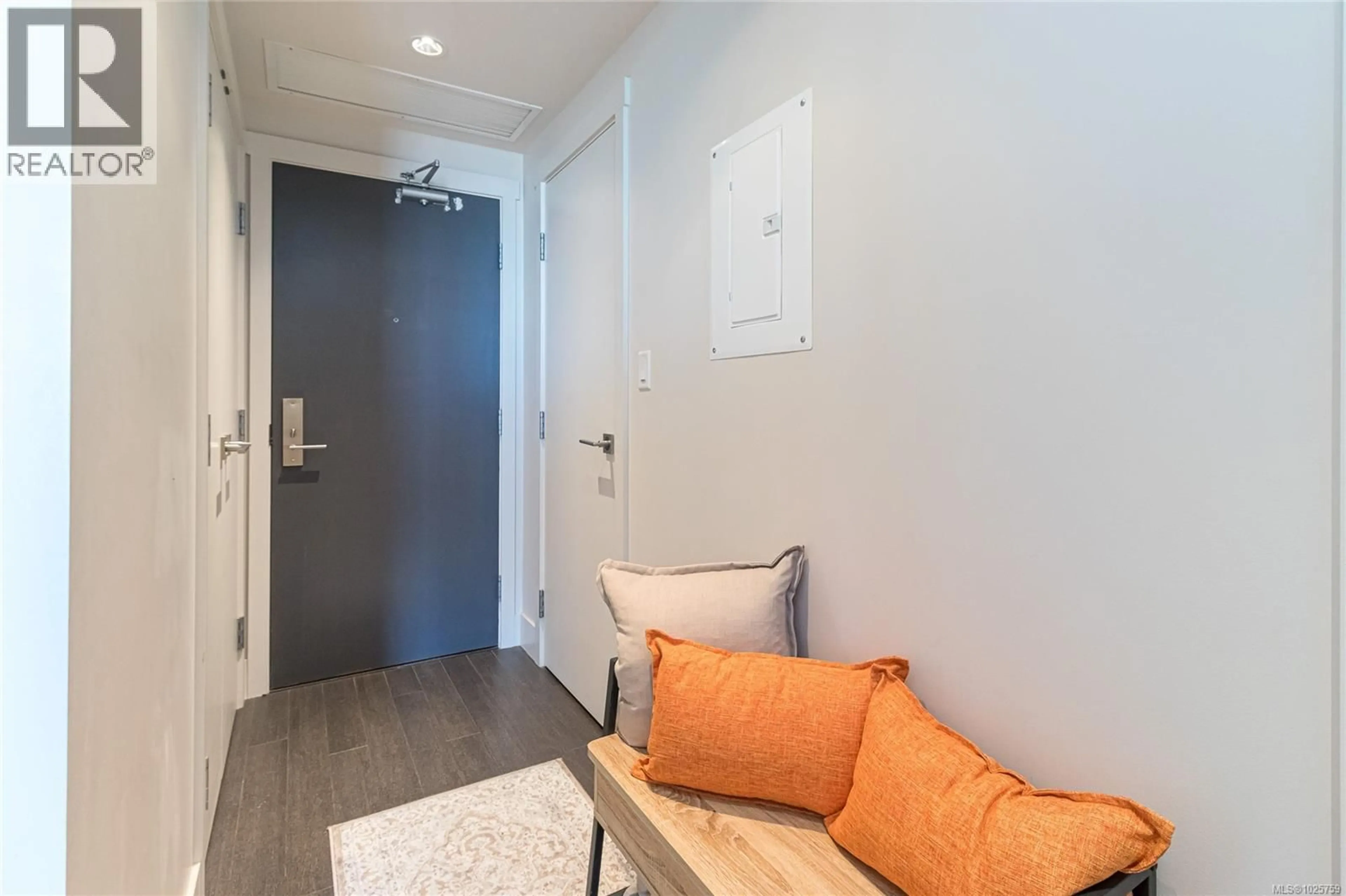 Indoor entryway for 708 - 83 SAGHALIE ROAD, Victoria British Columbia V9A0E7