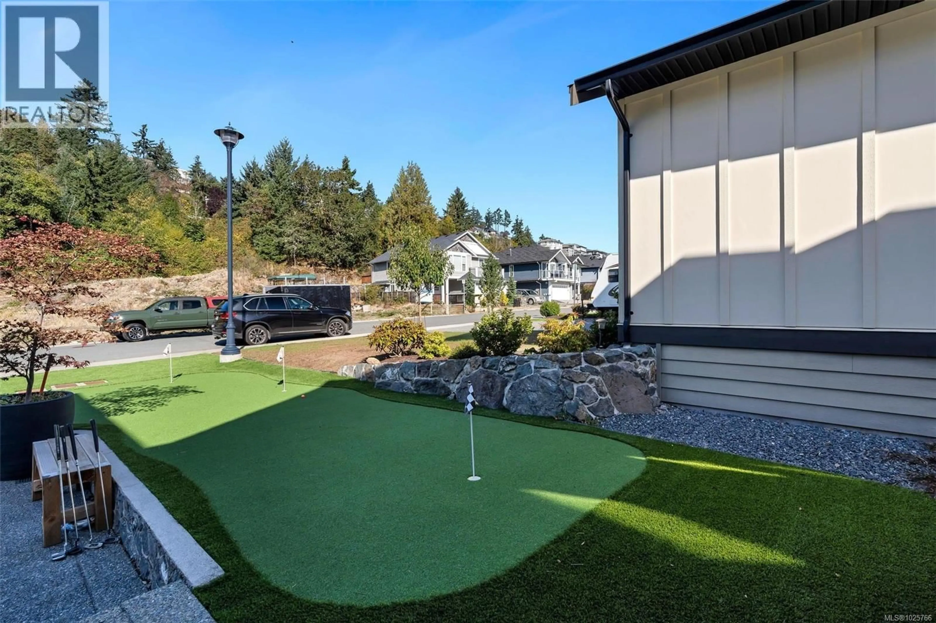 Patio, mountain view for 3447 RESOLUTION WAY, Colwood British Columbia V9C3B5