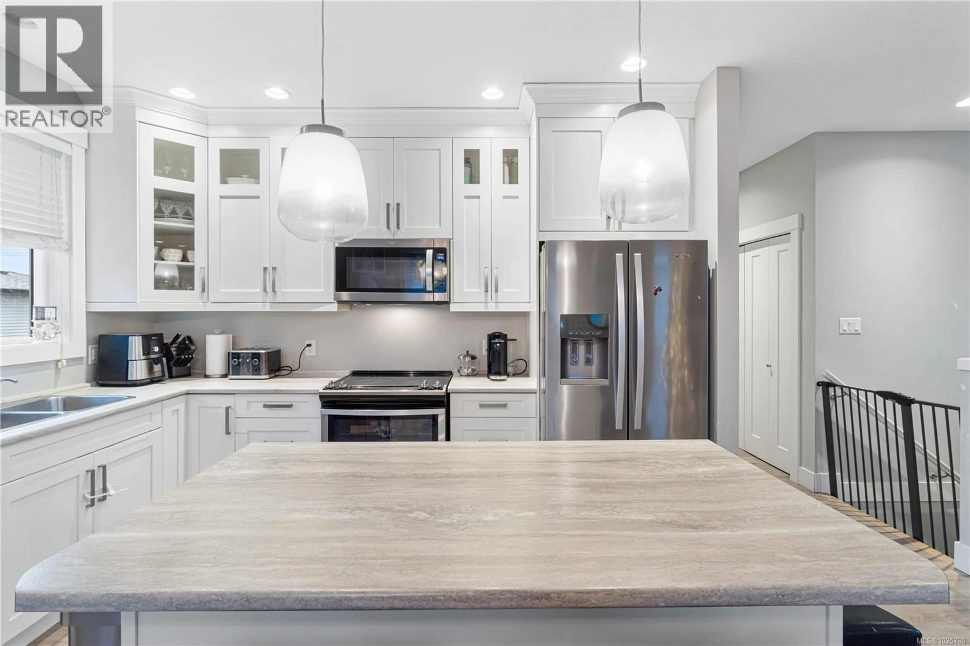 Open concept kitchen, unknown for 994 DOUGLAS AVENUE, Nanaimo British Columbia V9R6X8