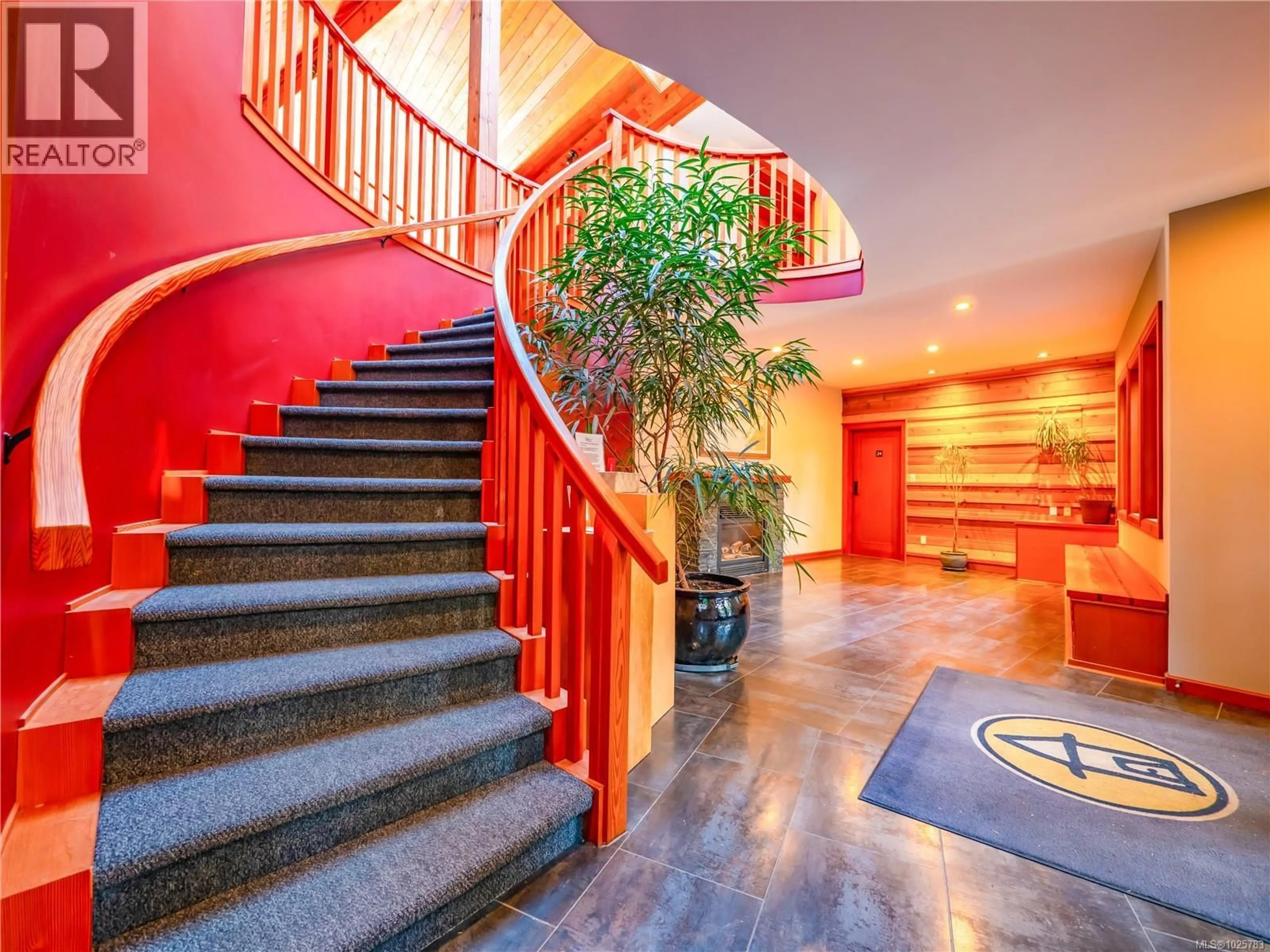 Indoor foyer for 330 REEF POINT ROAD, Ucluelet British Columbia V0R3A0