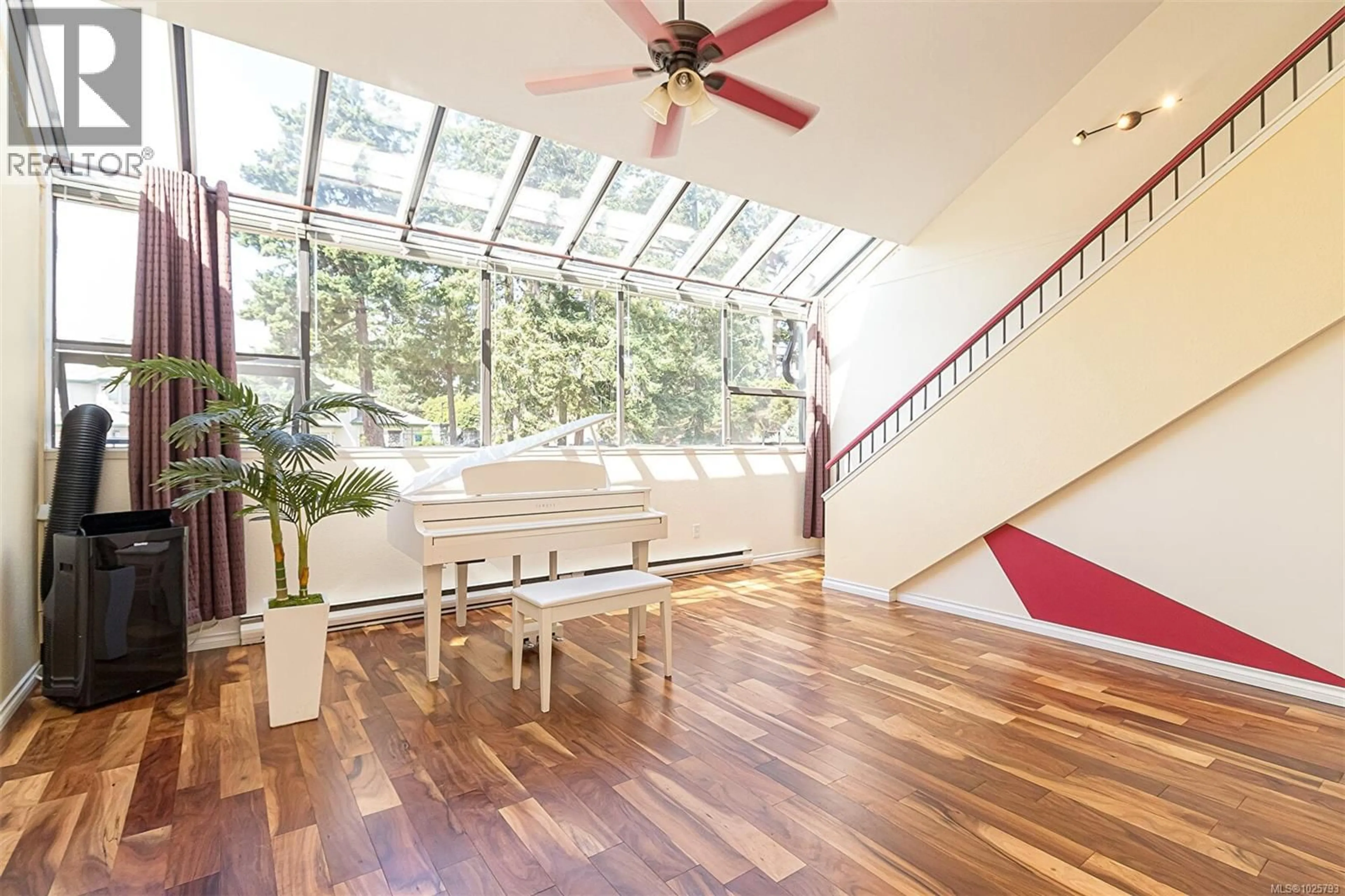 Indoor foyer for 589A - 4678 ELK LAKE DRIVE, Saanich British Columbia V8Z5M1