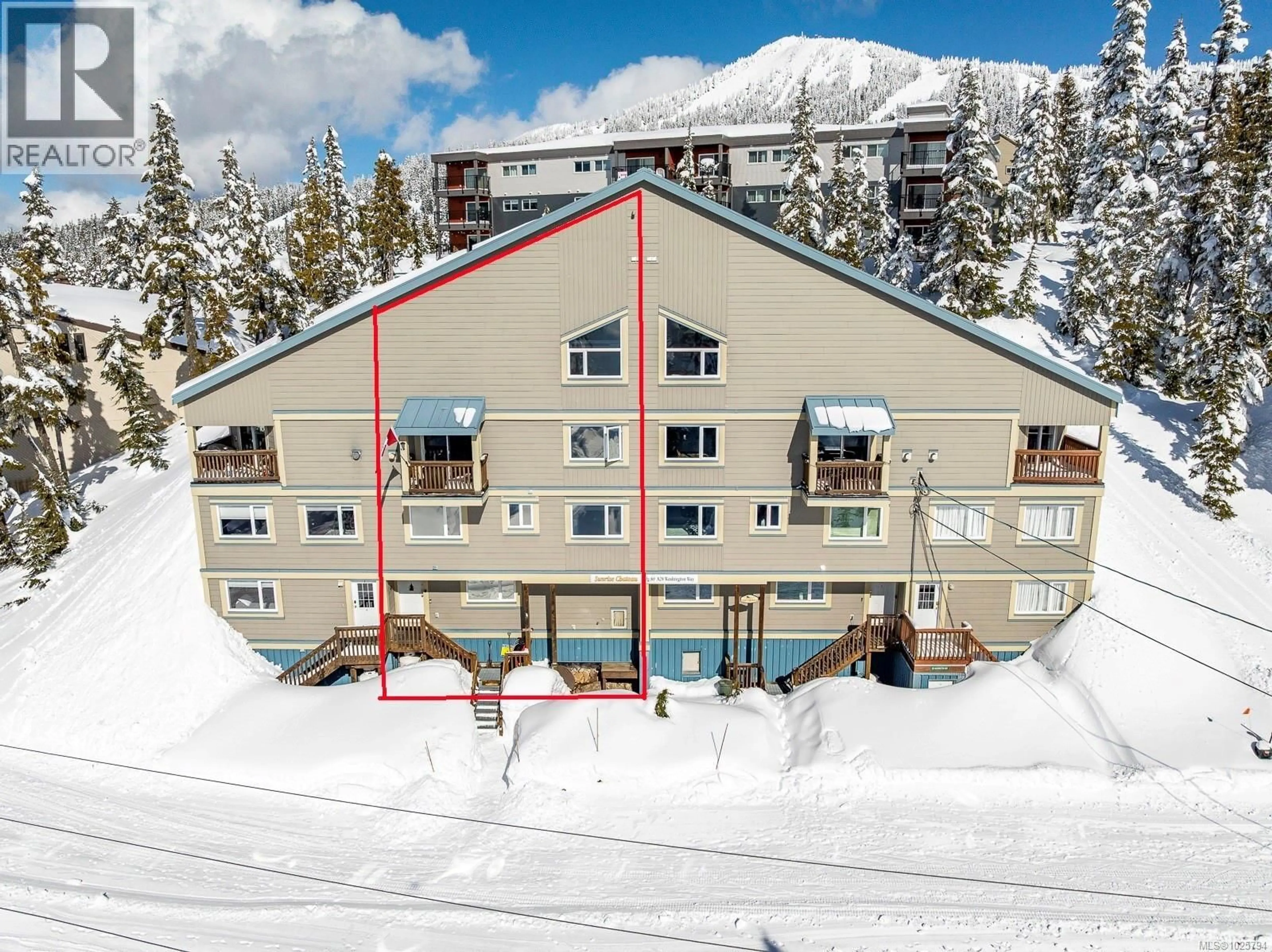 A pic from outside/outdoor area/front of a property/back of a property/a pic from drone, mountain view for D - 828 WASHINGTON WAY, Courtenay British Columbia V9J1L0