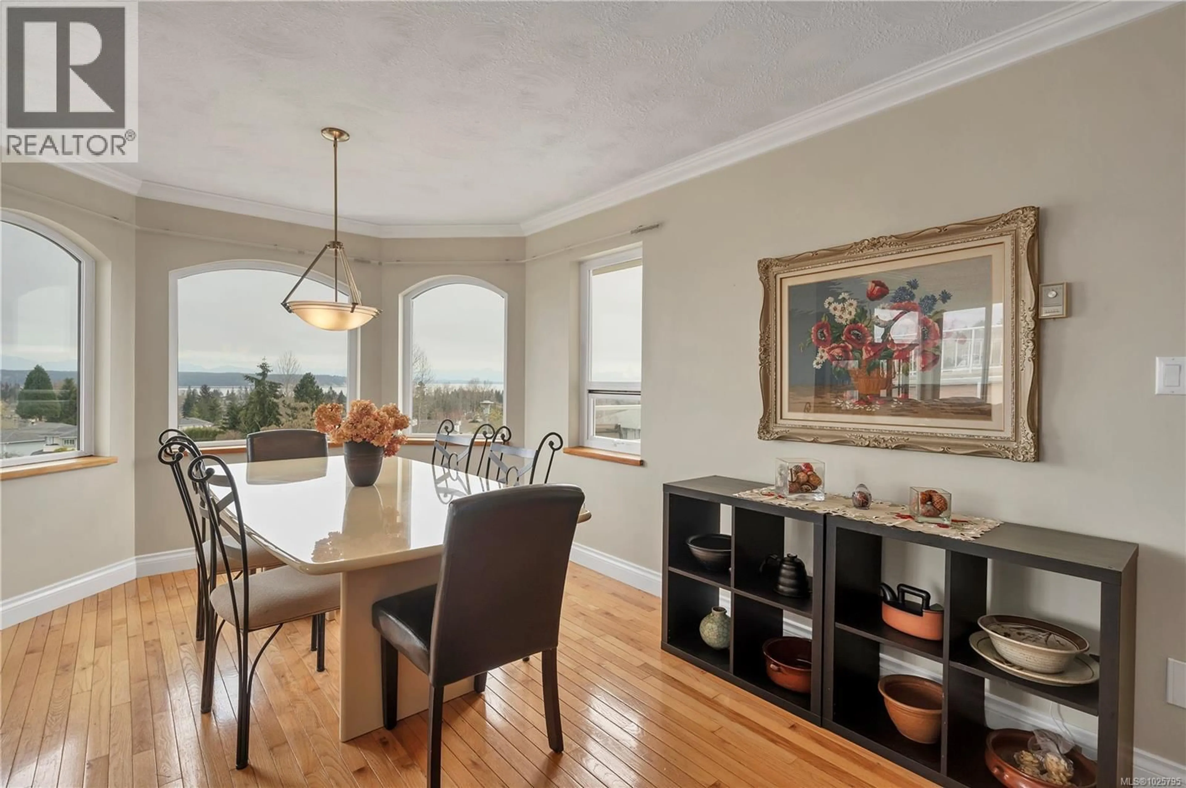 Dining room, wood/laminate floor for 749 BOWEN DRIVE, Campbell River British Columbia V9H1S2