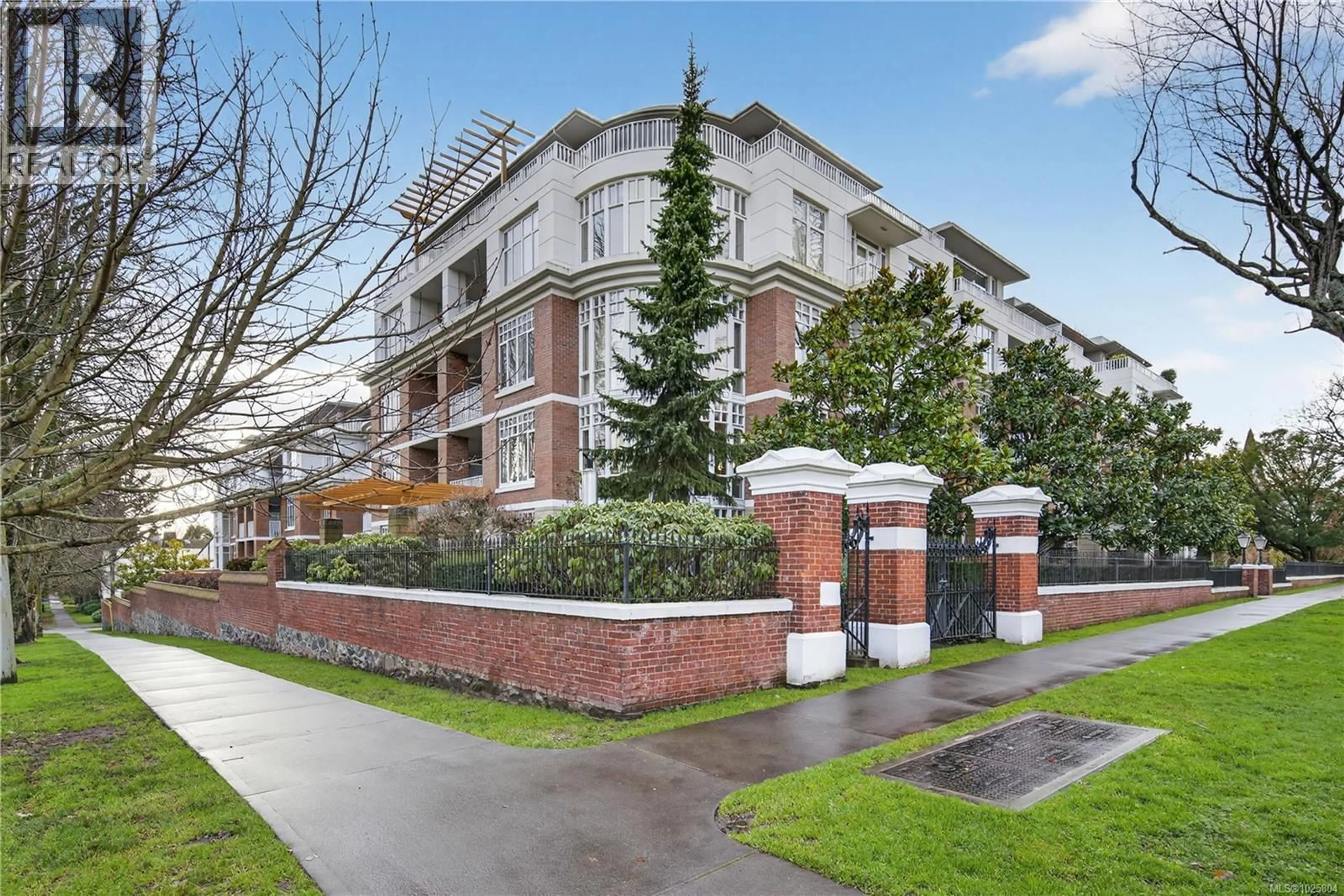 Unknown for 415 - 999 BURDETT AVENUE, Victoria British Columbia V8V3G7