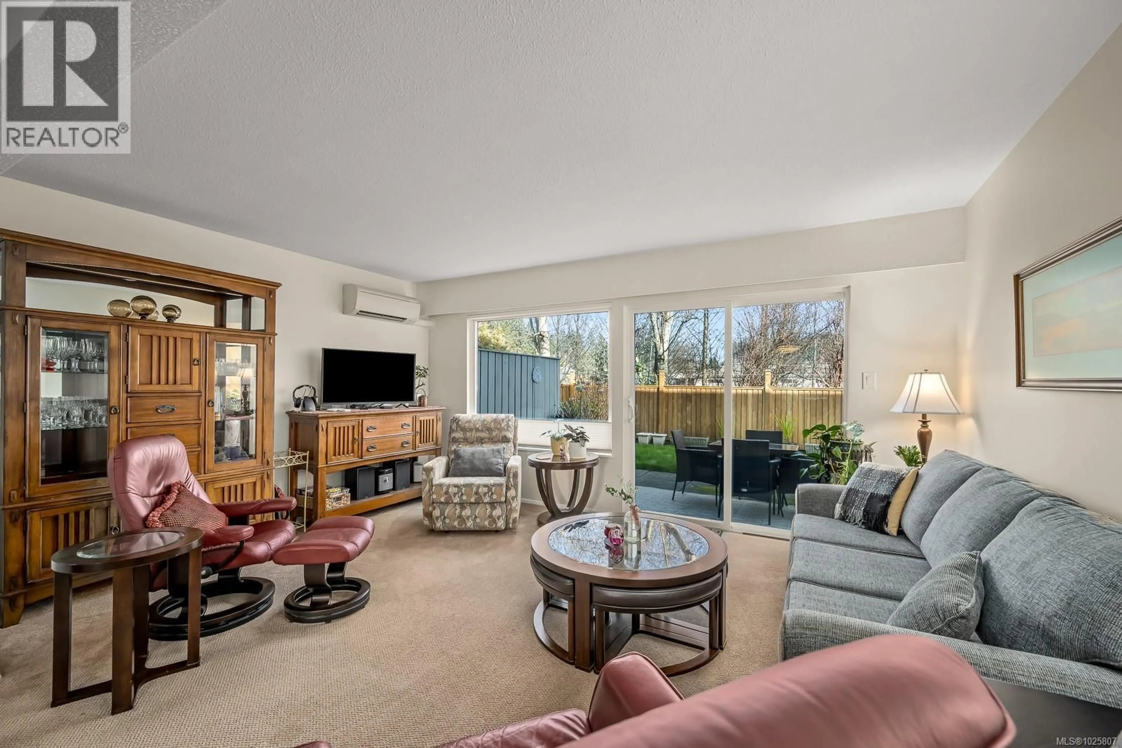 Living room with furniture, unknown for 306 - 1537 NOEL AVENUE, Comox British Columbia V9M3H8