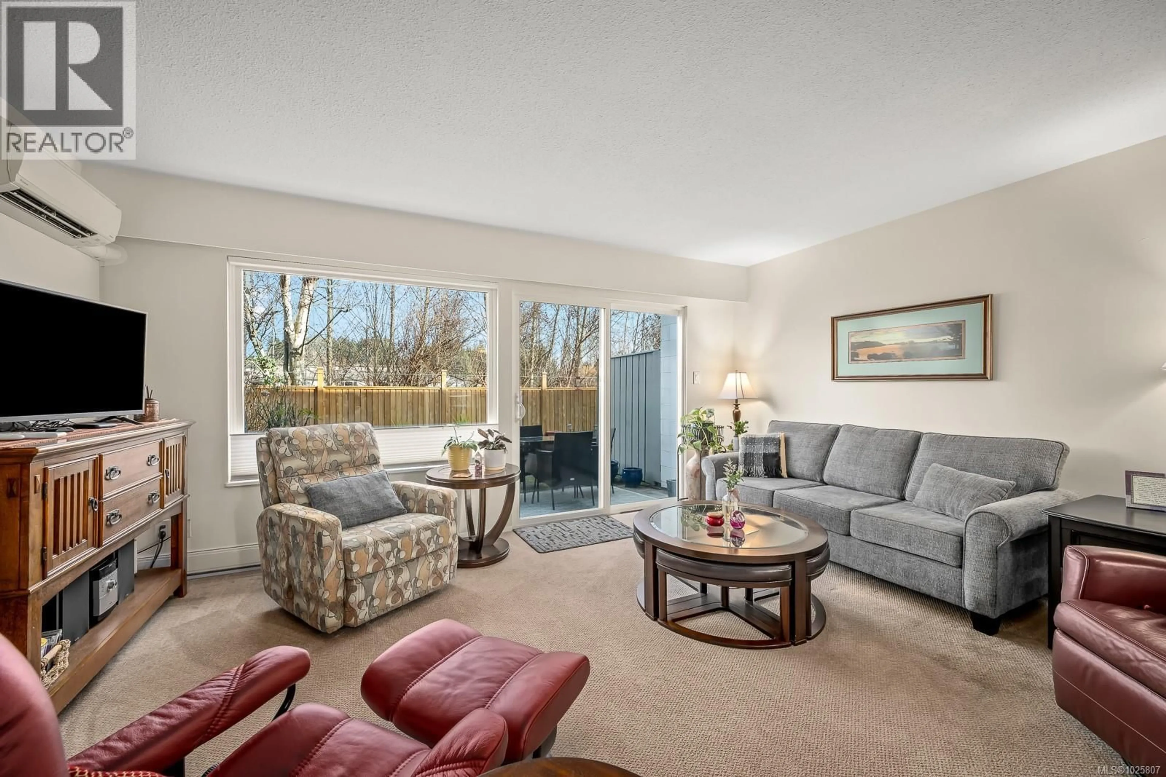 Living room with furniture, unknown for 306 - 1537 NOEL AVENUE, Comox British Columbia V9M3H8