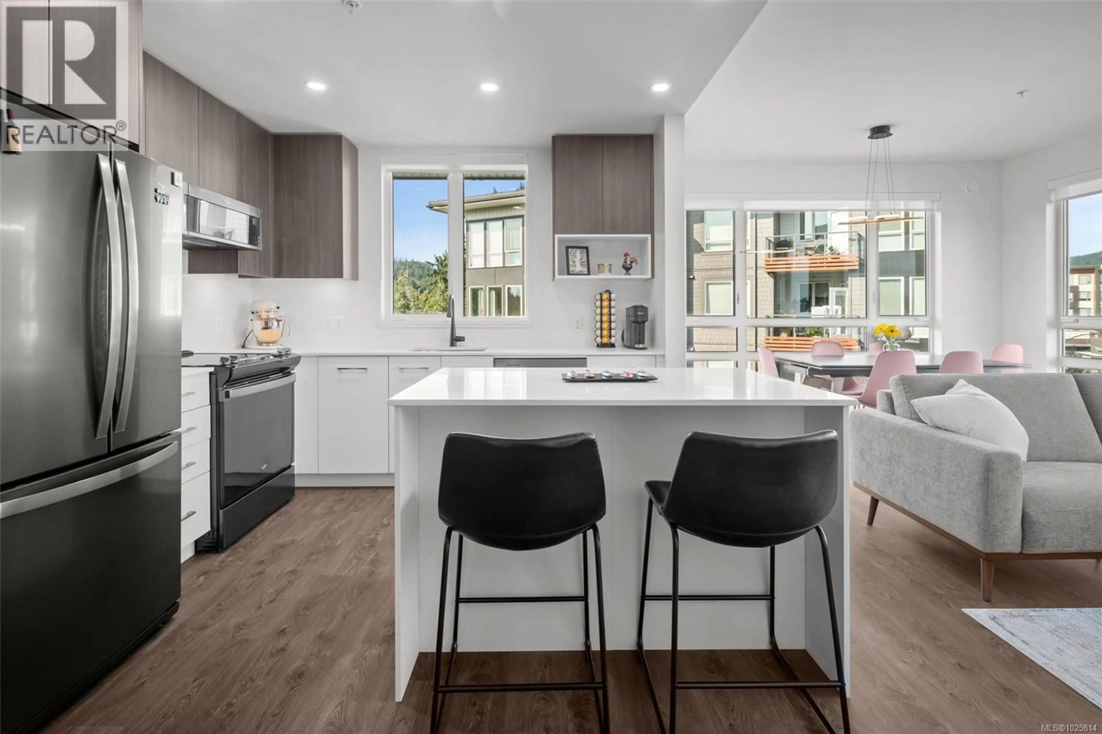 Open concept kitchen, ceramic/tile floor for 444 - 920 REUNION AVENUE, Langford British Columbia V9B0W8