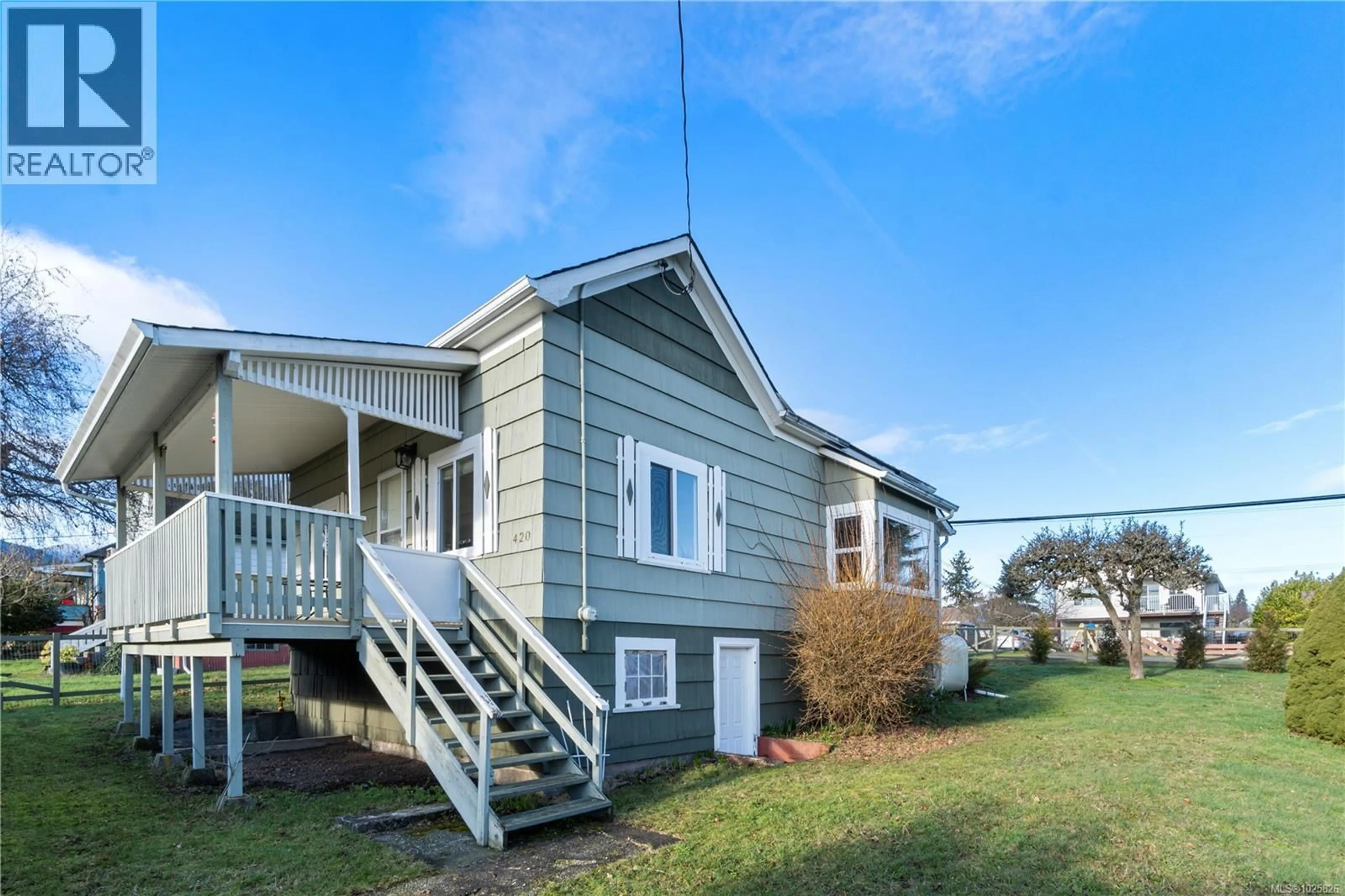 Home with vinyl exterior material, building for 420 ROBERTS STREET, Ladysmith British Columbia V9G1A6