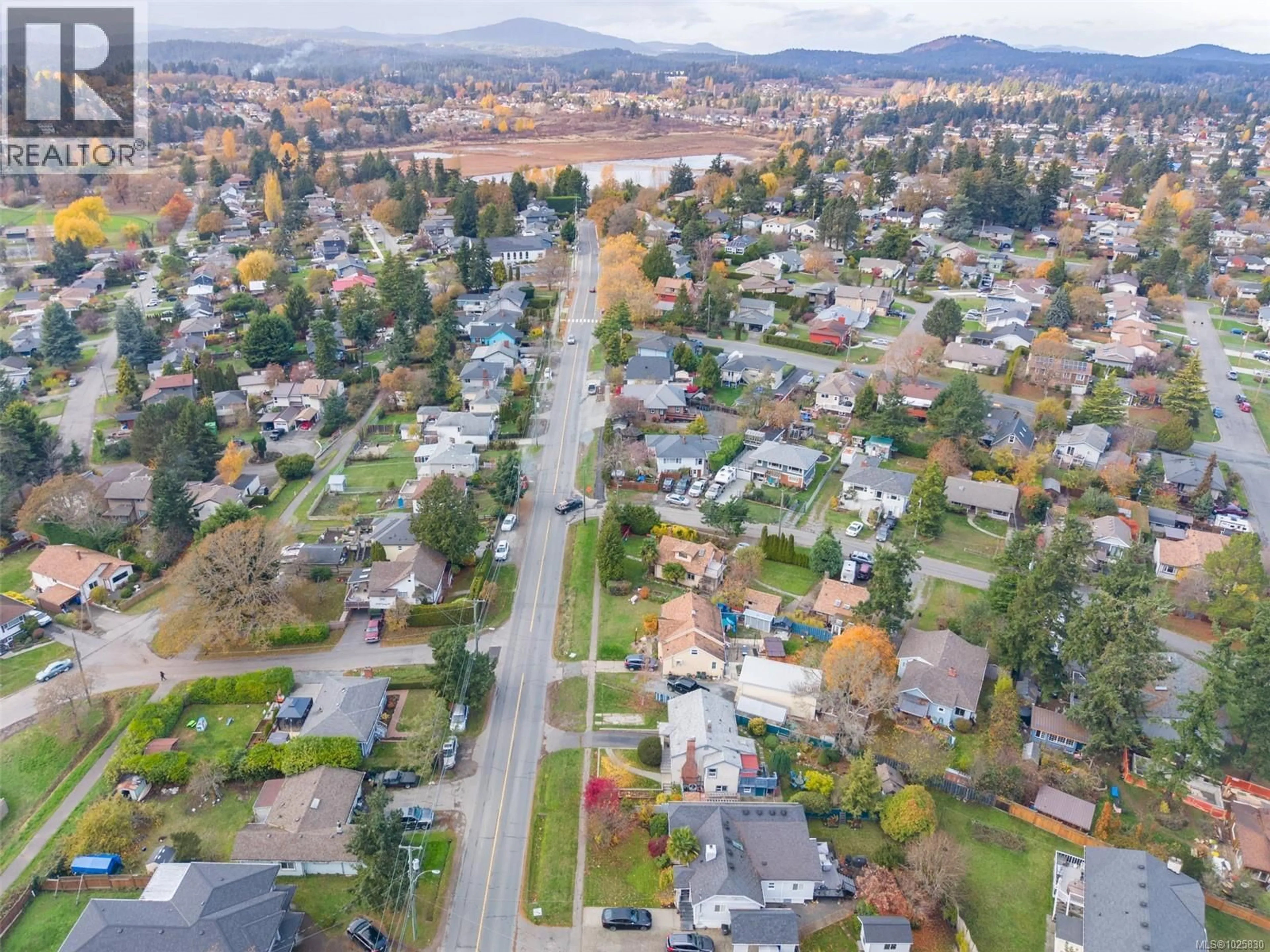 A pic from outside/outdoor area/front of a property/back of a property/a pic from drone, unknown for 4029 CAREY ROAD, Saanich British Columbia V8Z4E7