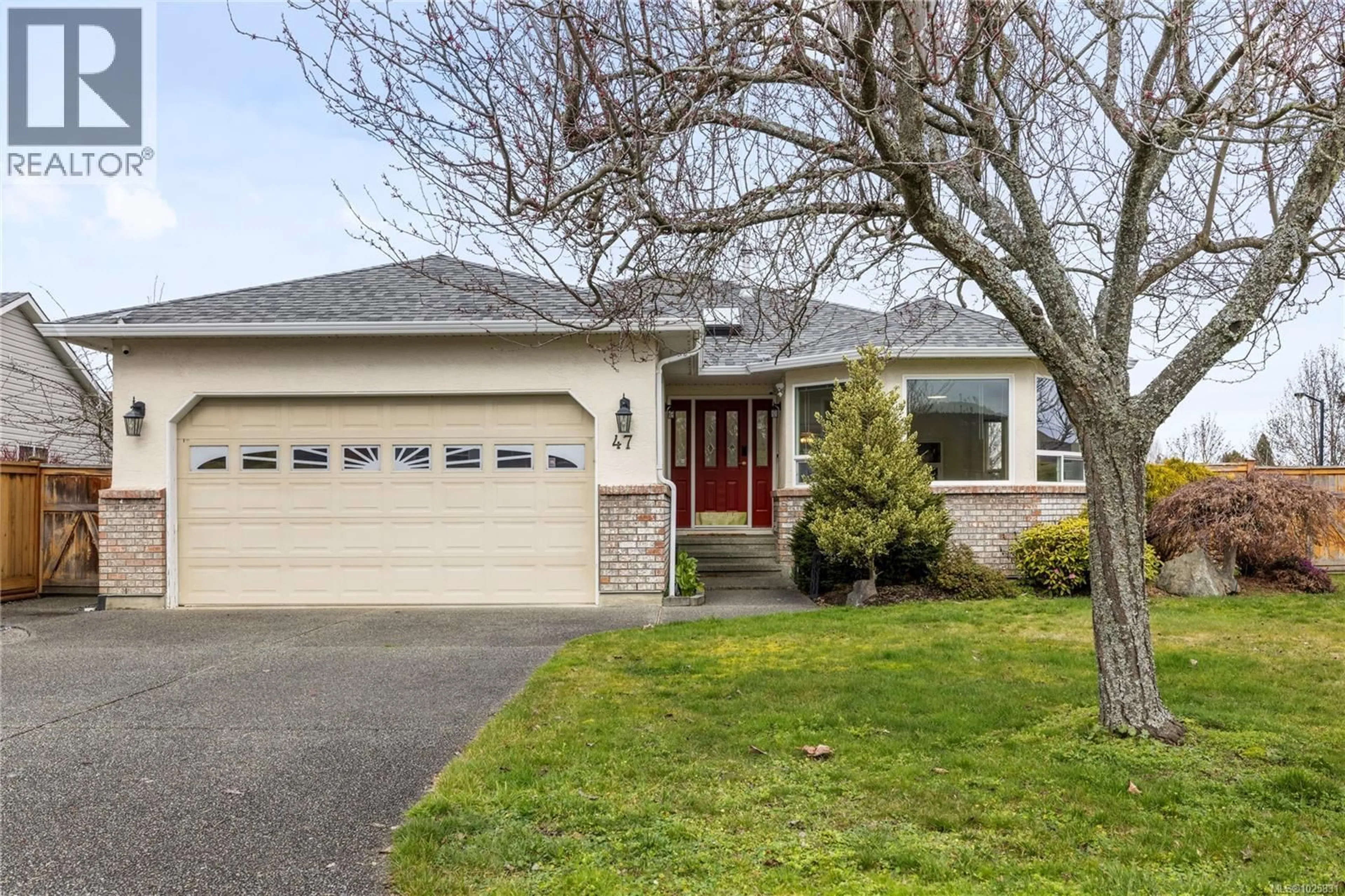 Home with vinyl exterior material, street for 47 MAGNOLIA DRIVE, Parksville British Columbia V9P2P5