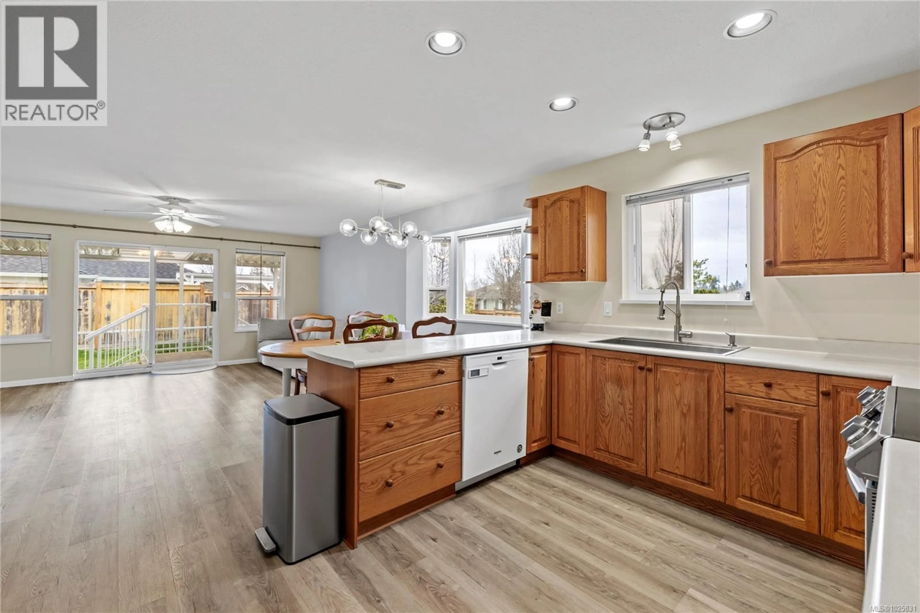 Open concept kitchen, unknown for 47 MAGNOLIA DRIVE, Parksville British Columbia V9P2P5