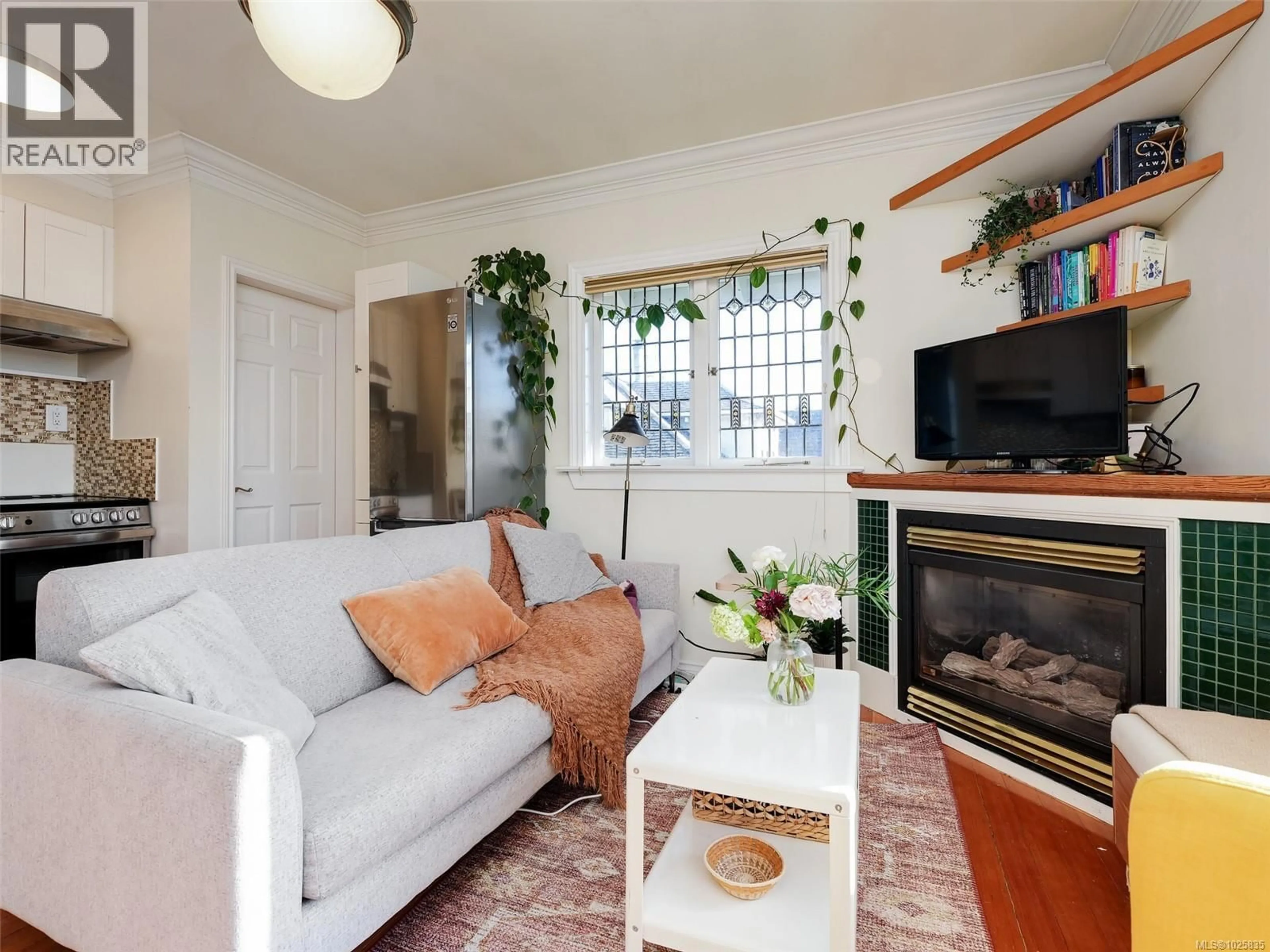 Living room with furniture, unknown for 201 - 1120 RICHARDSON STREET, Victoria British Columbia V8V3C8