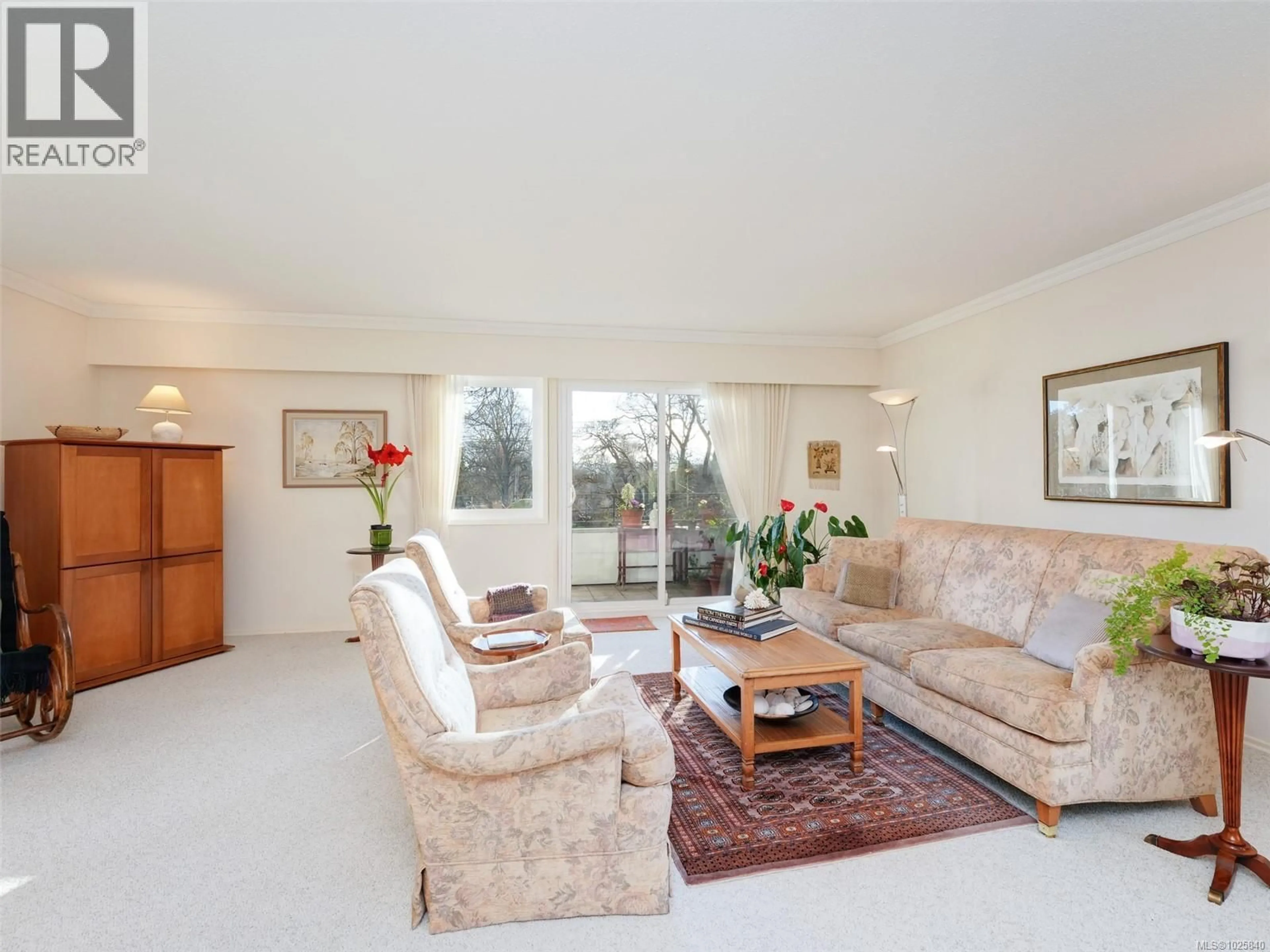 Living room with furniture, unknown for 302 - 2340 OAK BAY AVENUE, Oak Bay British Columbia V8R1G9