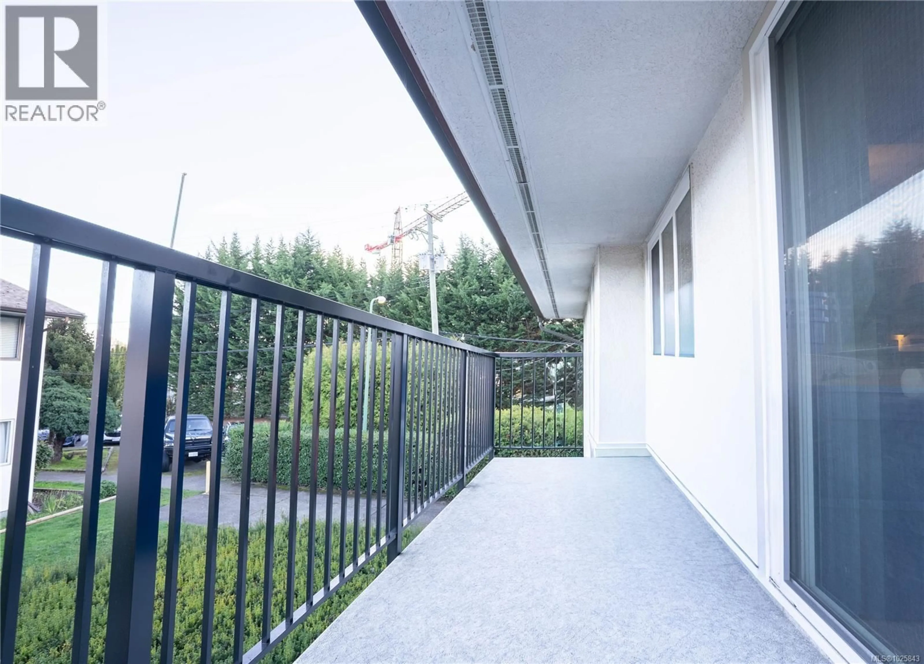 Balcony in the apartment, street for 352 BURNSIDE ROAD WEST, Saanich British Columbia V8Z1M1