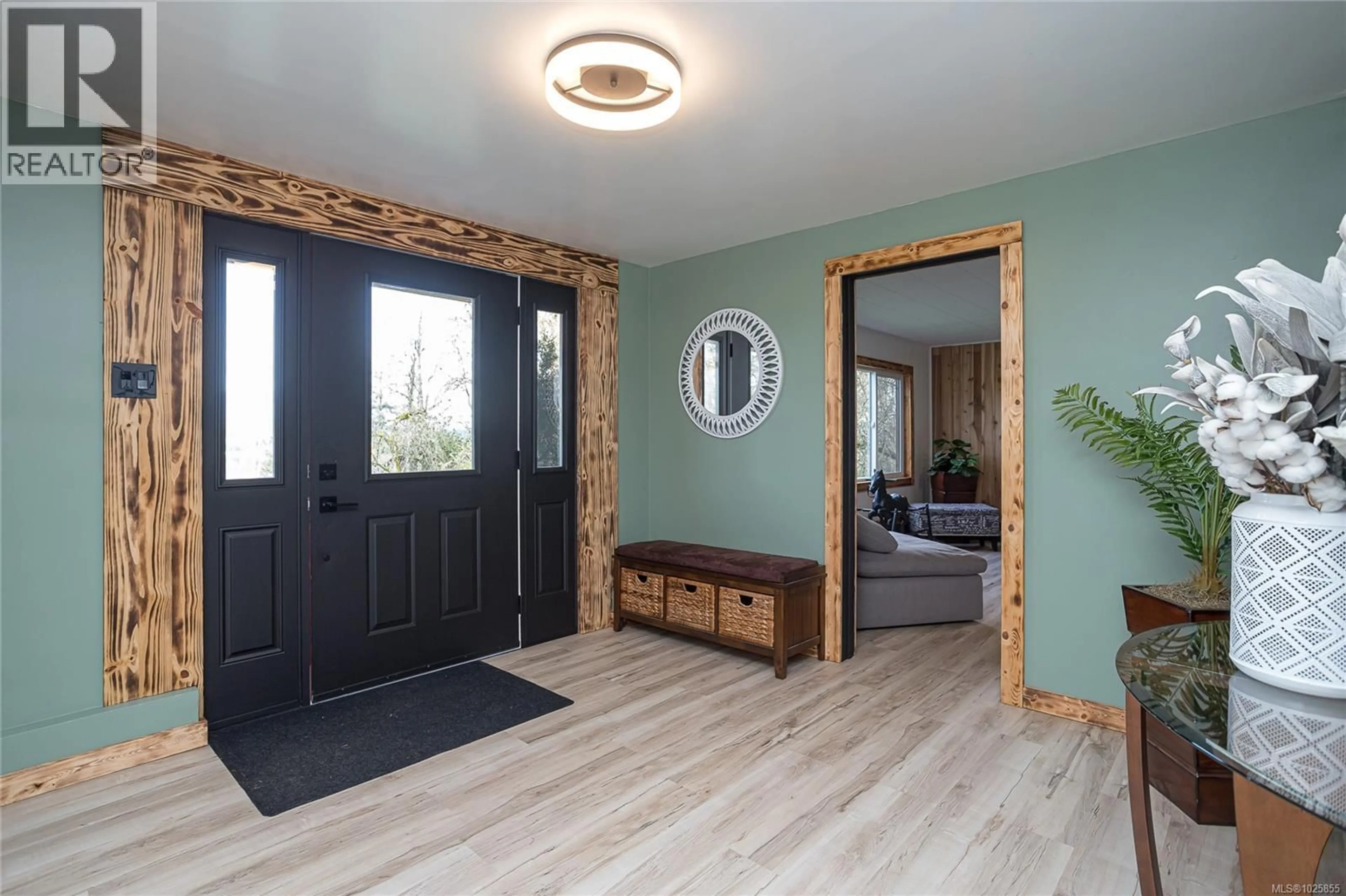 Indoor entryway for 1743 MAPLE BAY ROAD, Duncan British Columbia V9L5N6