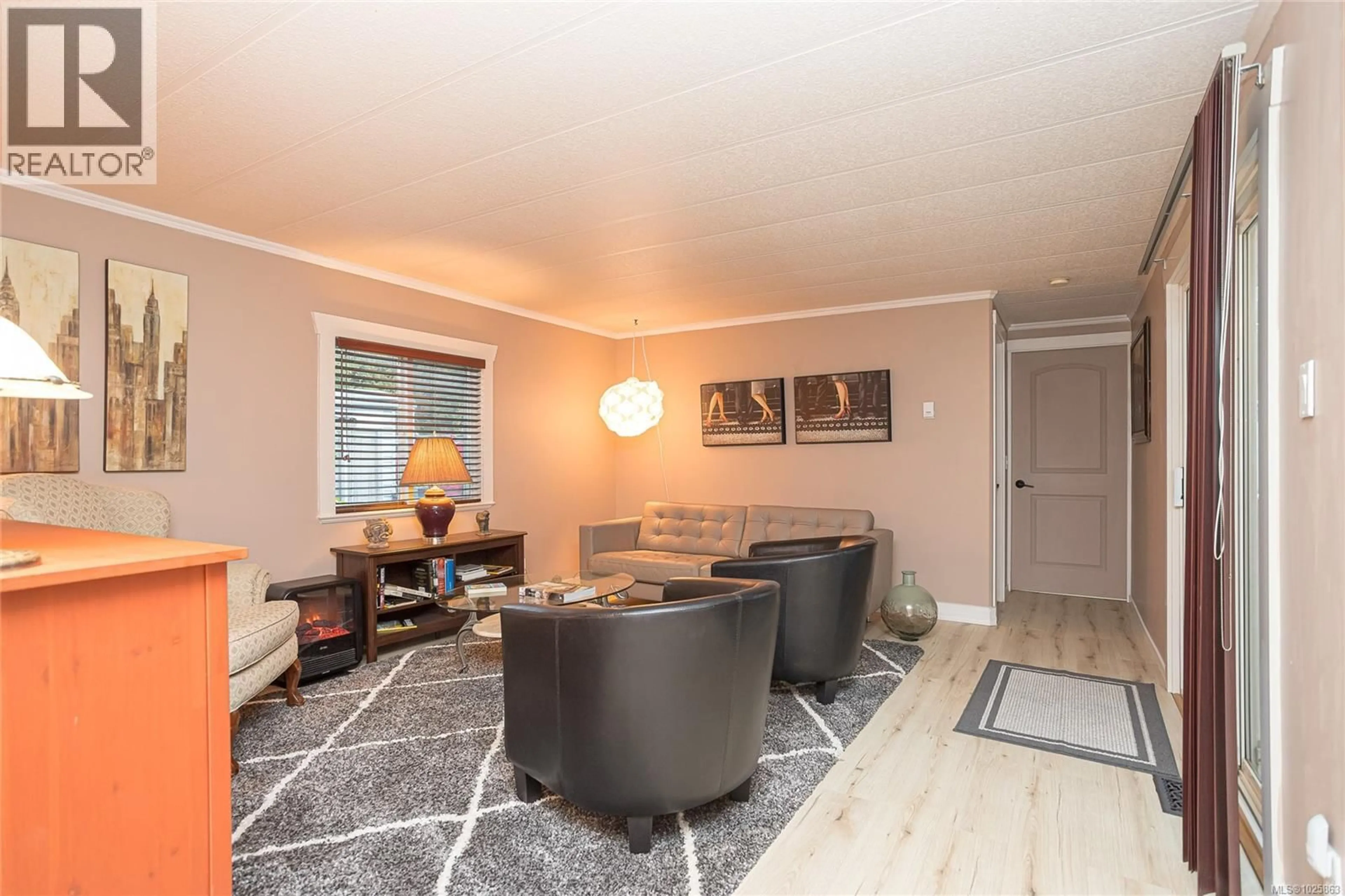 Living room with furniture, unknown for 28 - 61 12TH STREET, Nanaimo British Columbia V9R6L2