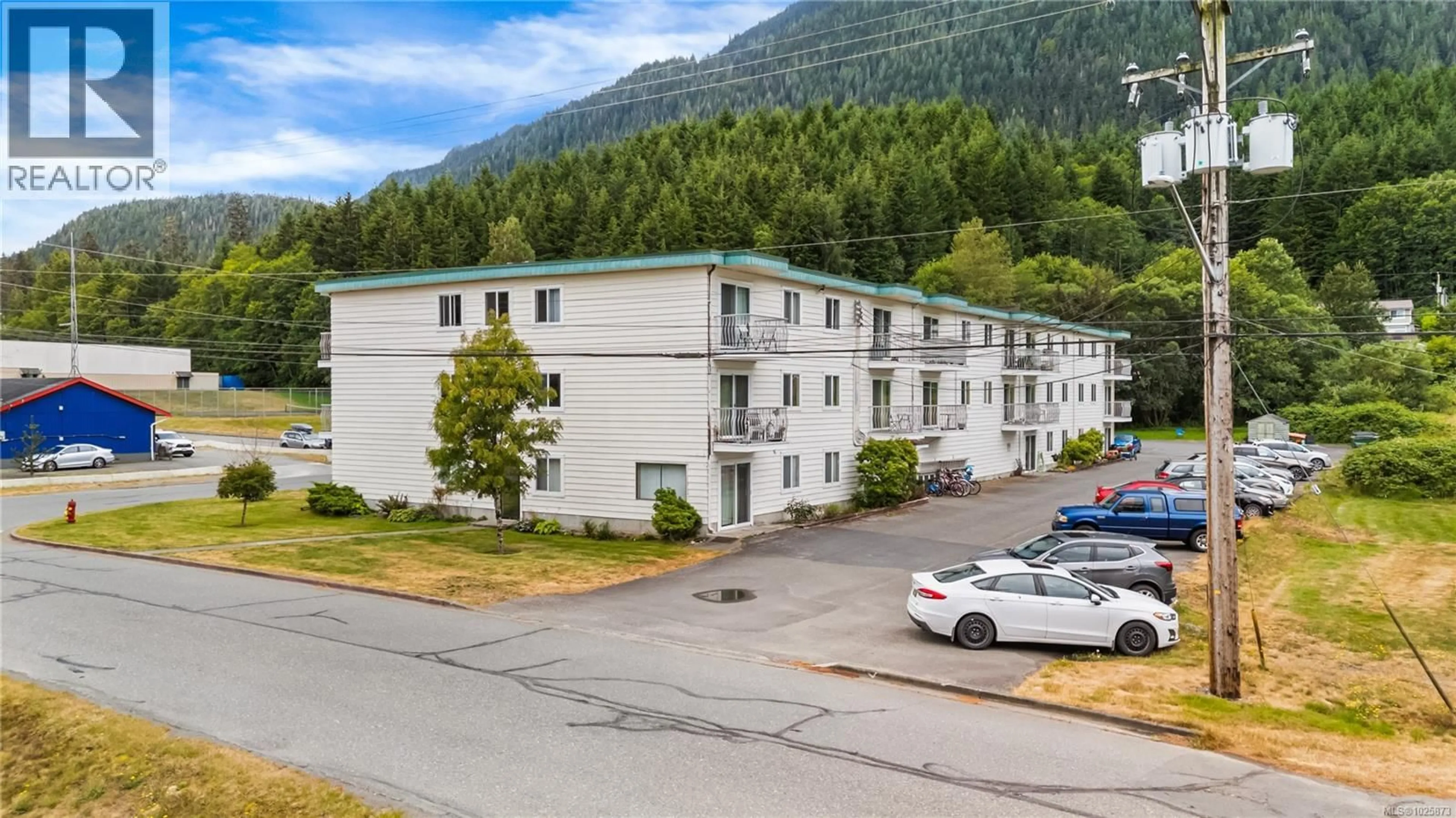 A pic from outside/outdoor area/front of a property/back of a property/a pic from drone, mountain view for 305 - 611 MACMILLAN DRIVE, Sayward British Columbia V0N1A0