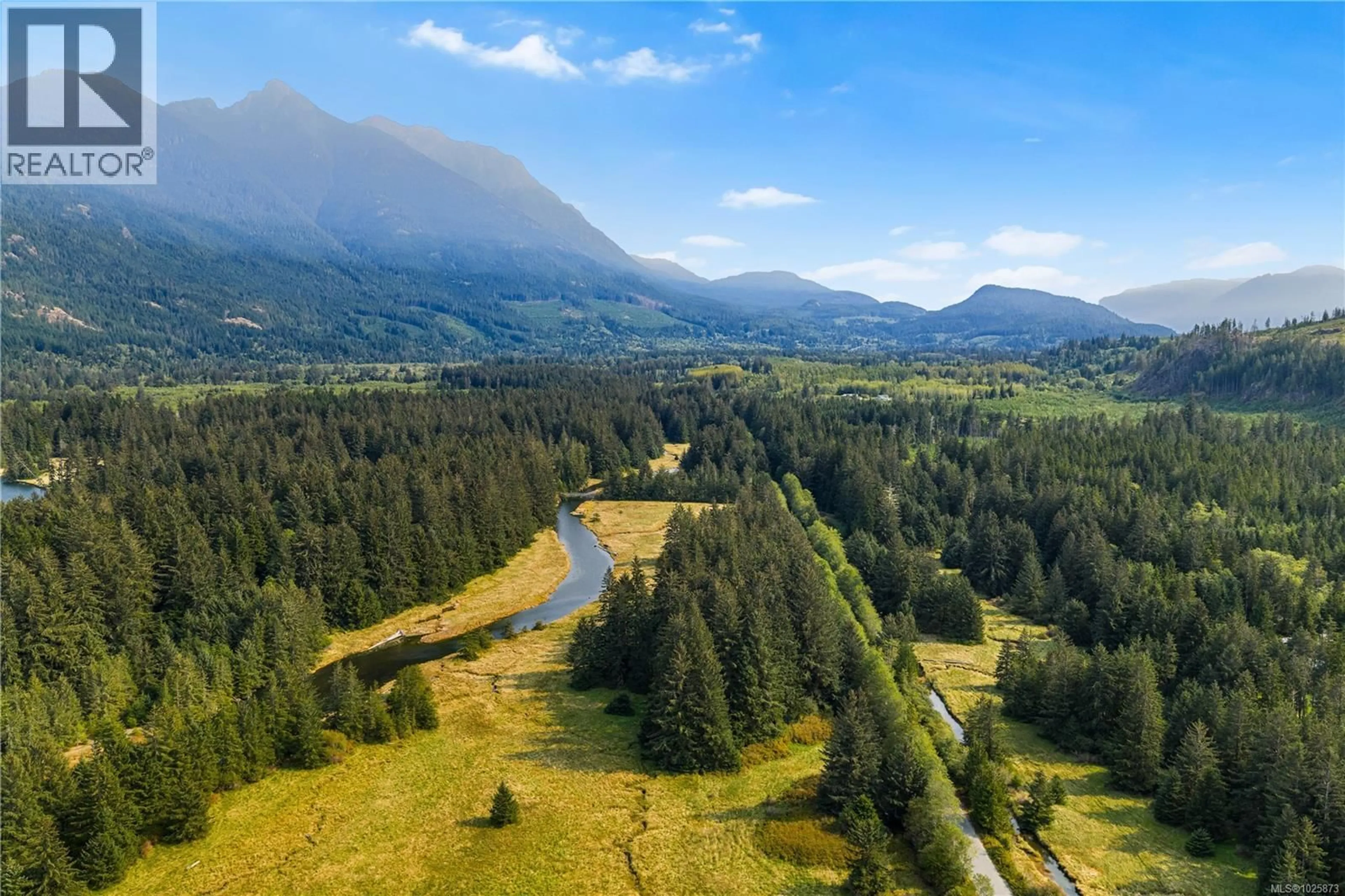 A pic from outside/outdoor area/front of a property/back of a property/a pic from drone, mountain view for 305 - 611 MACMILLAN DRIVE, Sayward British Columbia V0N1A0