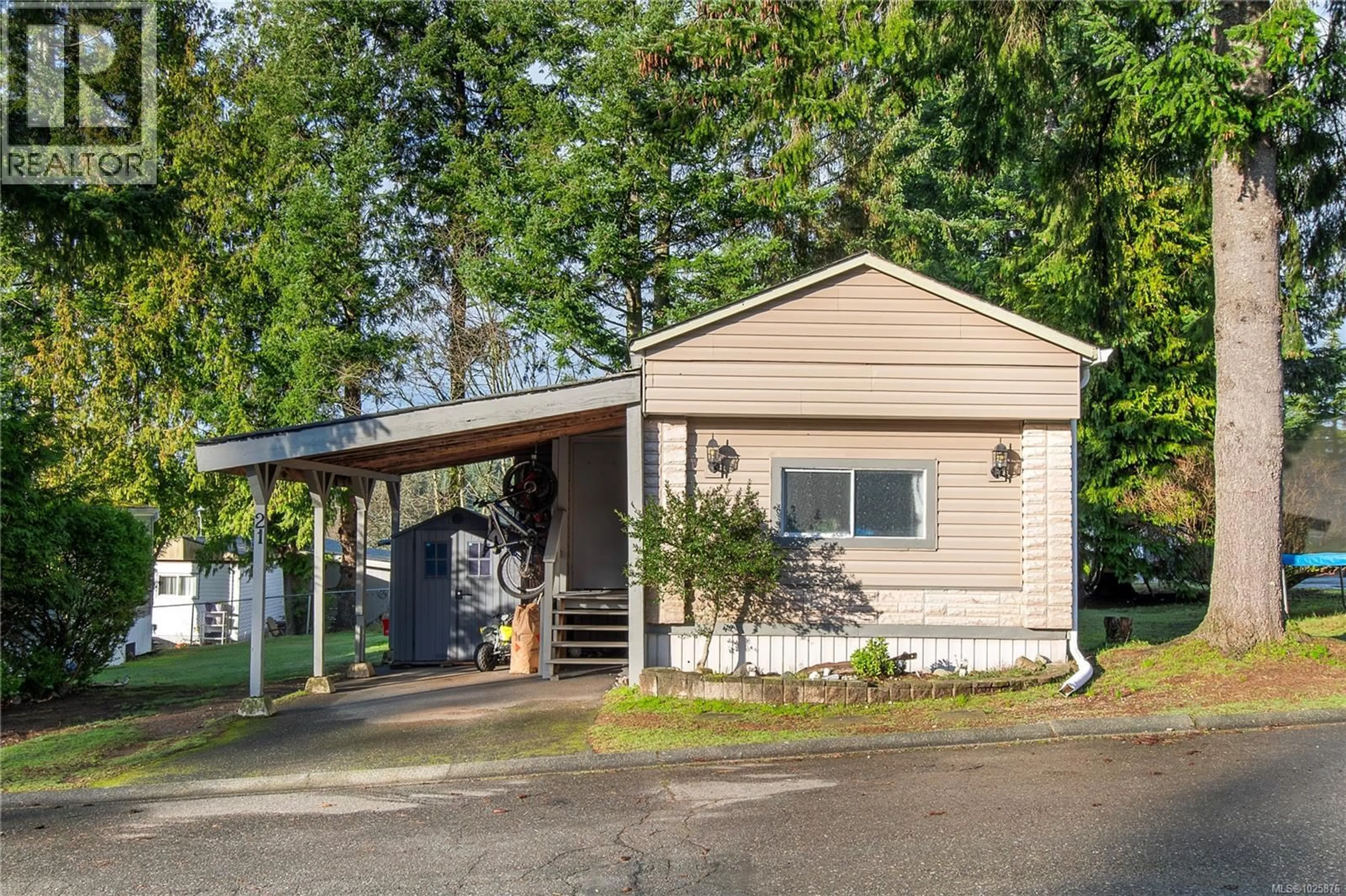 Home with vinyl exterior material, street for 21 - 1160 SHELLBOURNE BOULEVARD, Campbell River British Columbia V9H1H9