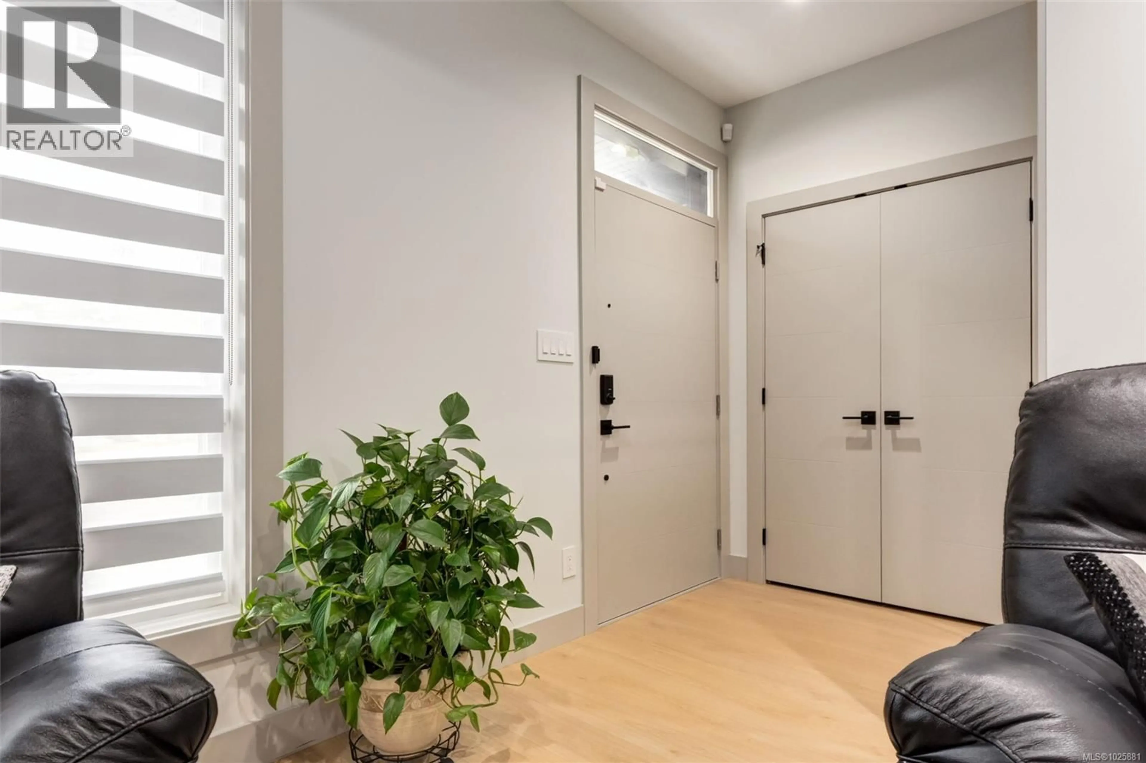 Indoor entryway for 917 OLD VICTORIA ROAD, Nanaimo British Columbia V9R0L3