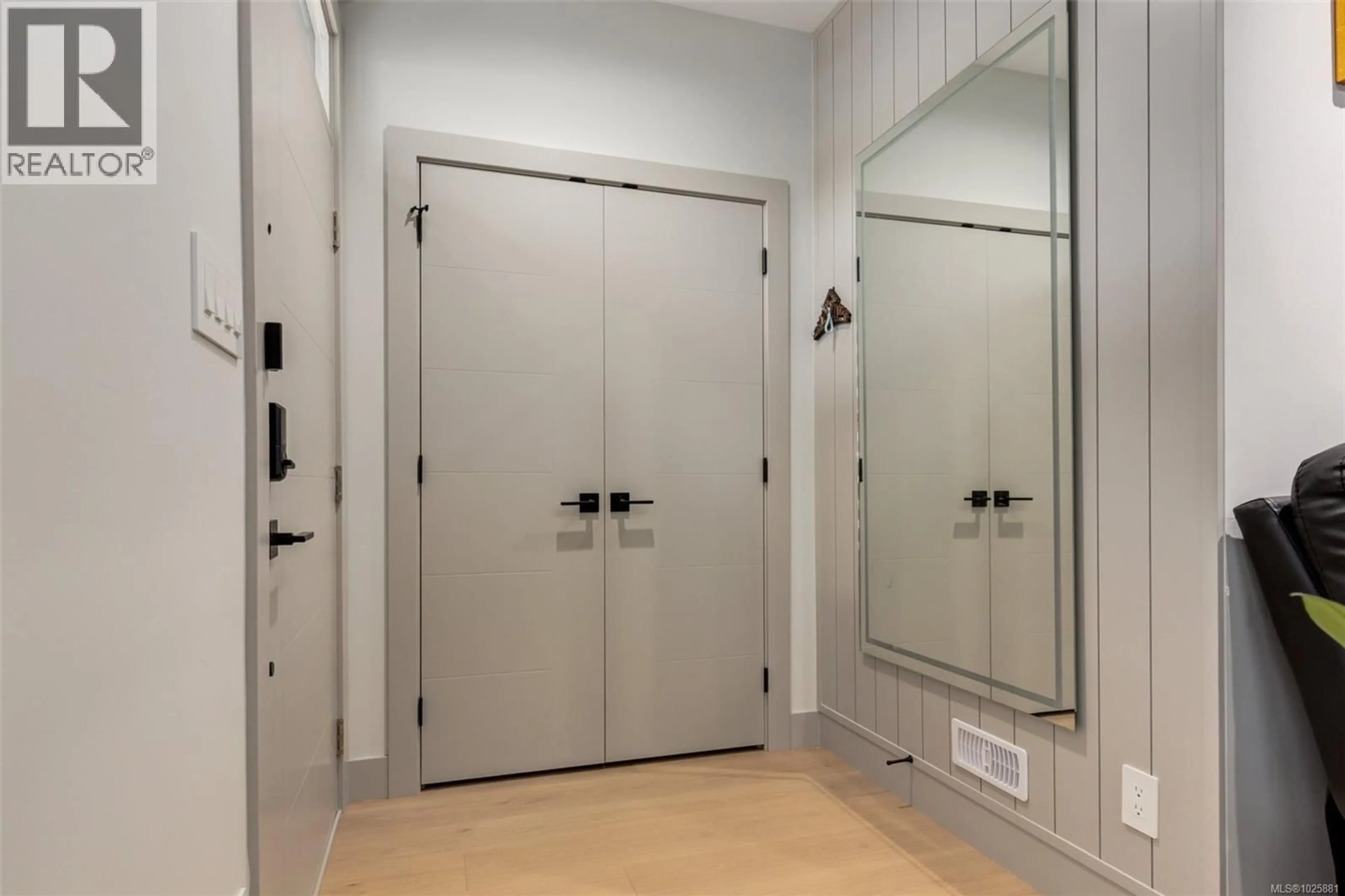 Indoor entryway for 917 OLD VICTORIA ROAD, Nanaimo British Columbia V9R0L3