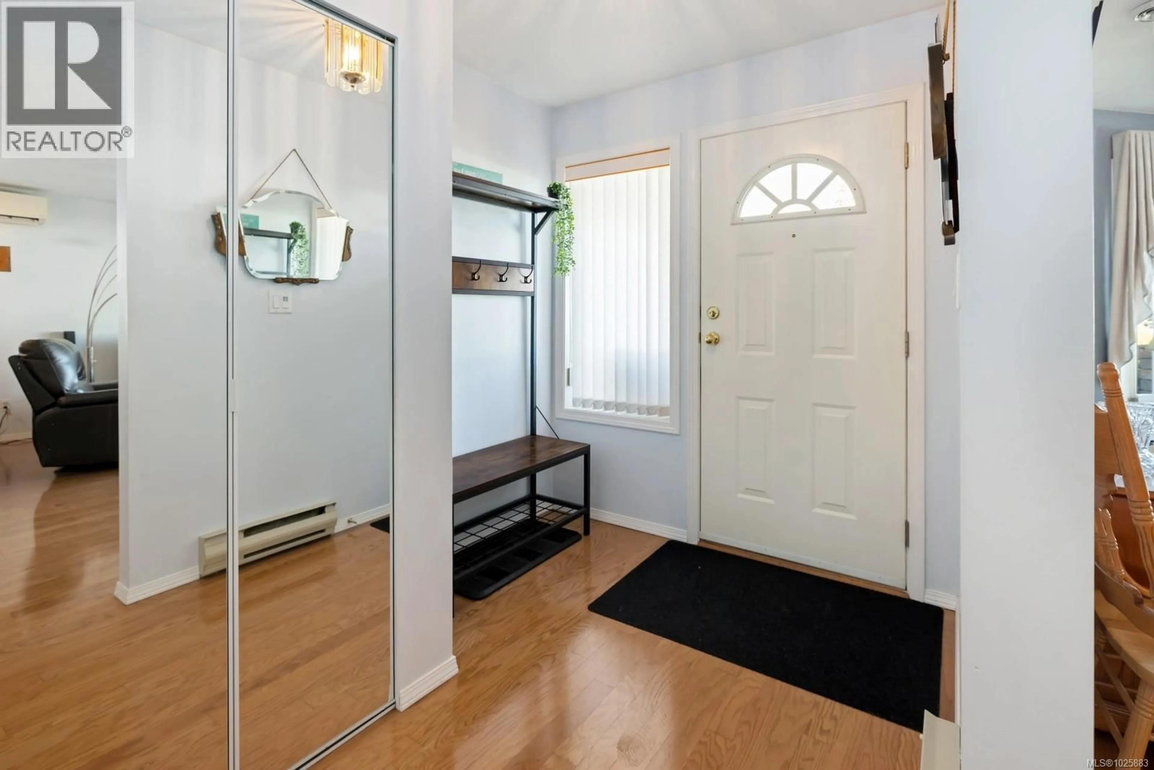 Indoor entryway for 30 - 111 MCKINSTRY ROAD, Duncan British Columbia V9L5E4