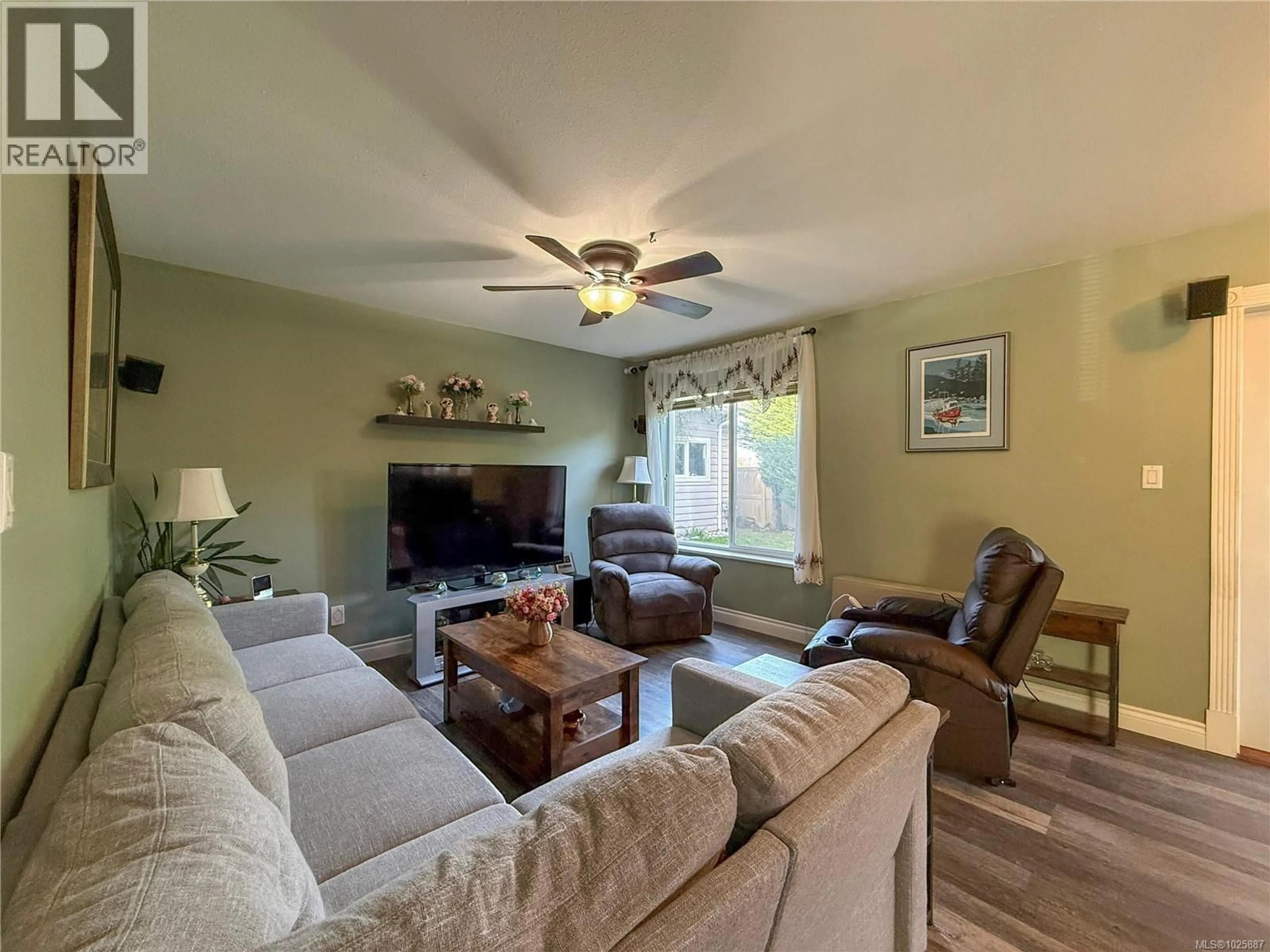 Living room with furniture, unknown for 751 ERICKSON ROAD, Campbell River British Columbia V9W1S9