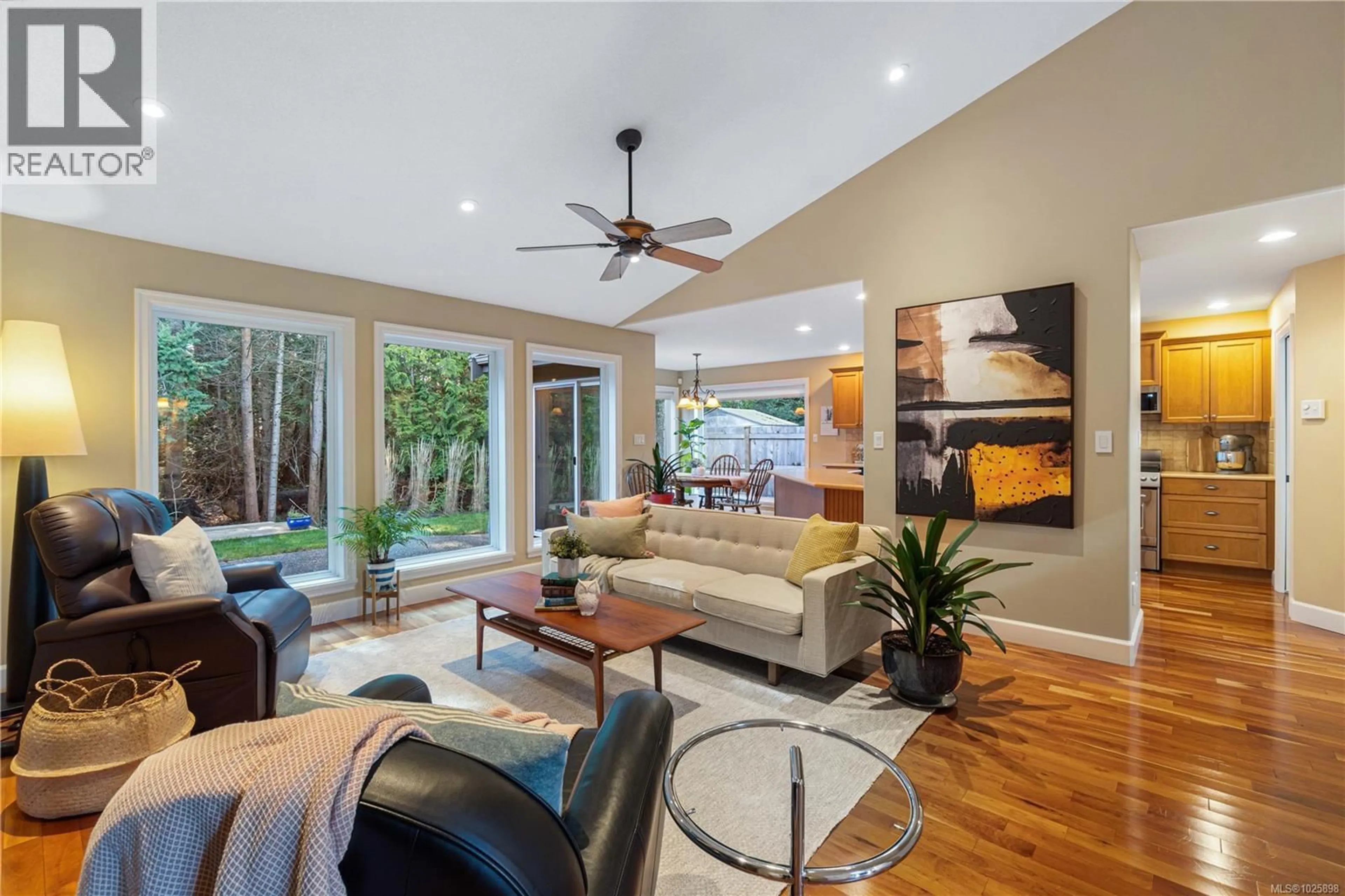 Living room with furniture, unknown for 609 VIKING WAY, Parksville British Columbia V9P2Z5