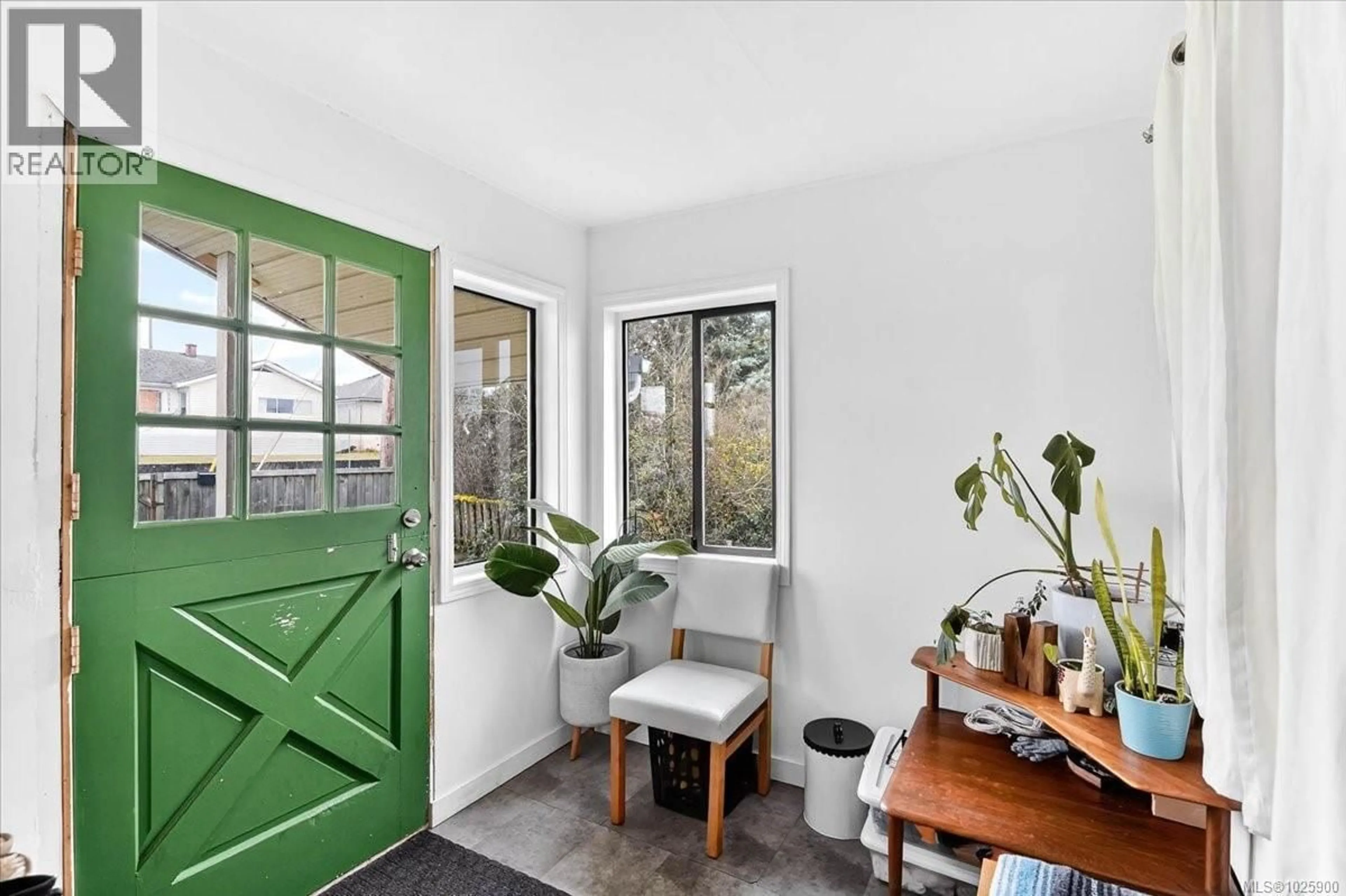 Indoor entryway for 3650 10TH AVENUE, Port Alberni British Columbia V6Y4W4