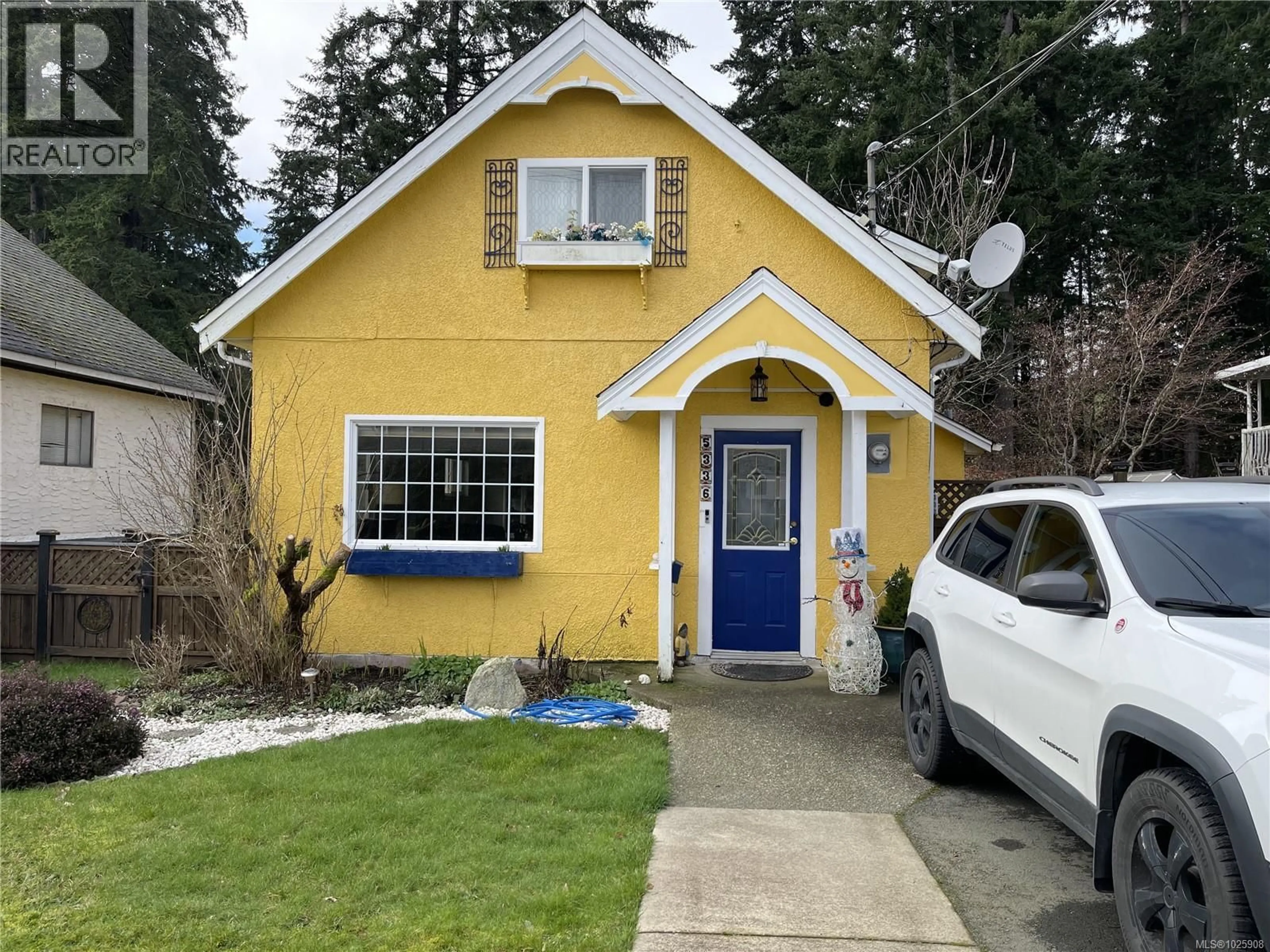 Home with vinyl exterior material, street for 5336 IAN AVENUE, Port Alberni British Columbia V9Y6W1