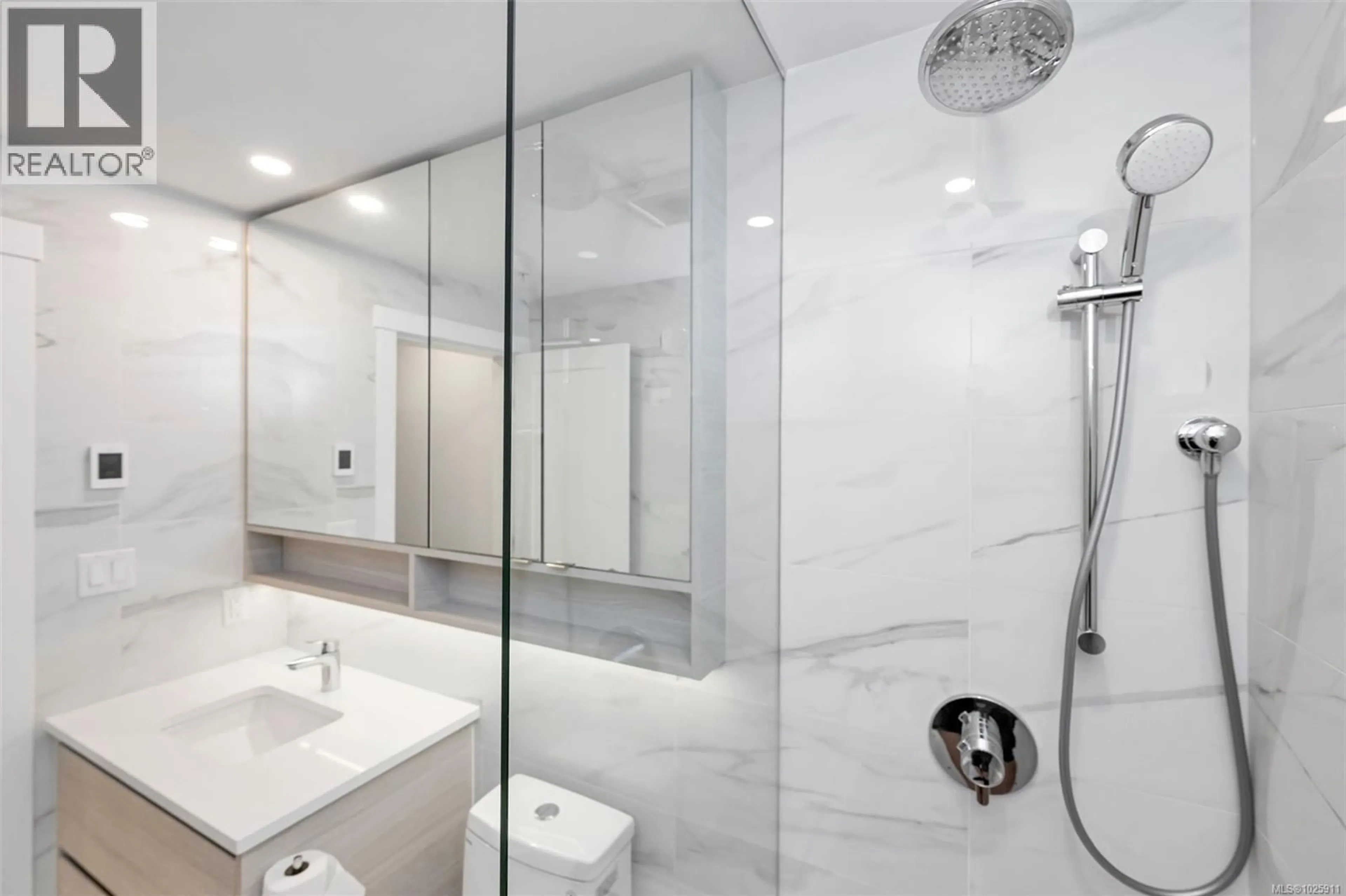 Contemporary bathroom, ceramic/tile floor for 709 - 777 HERALD STREET, Victoria British Columbia V8T0C7