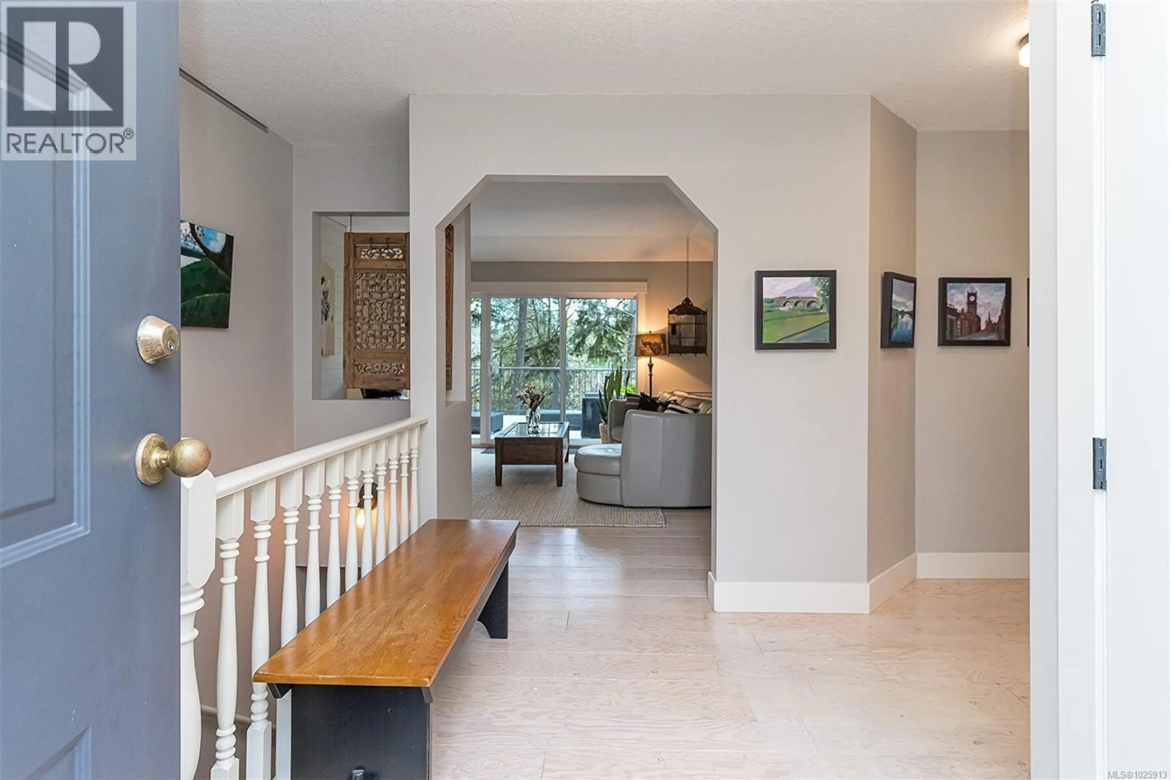 Indoor foyer for 6456 MCKENZIE DRIVE, Duncan British Columbia V9L5R9