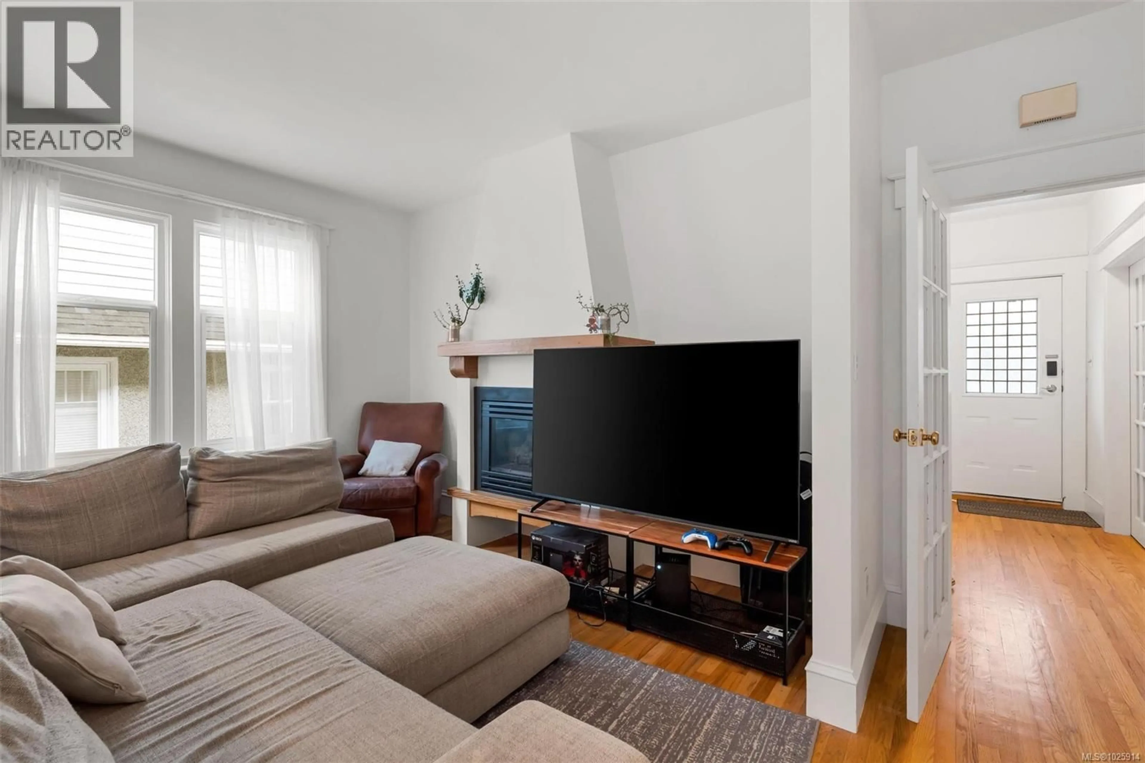 Living room with furniture, unknown for 636 CORNWALL STREET, Victoria British Columbia V8V4L1