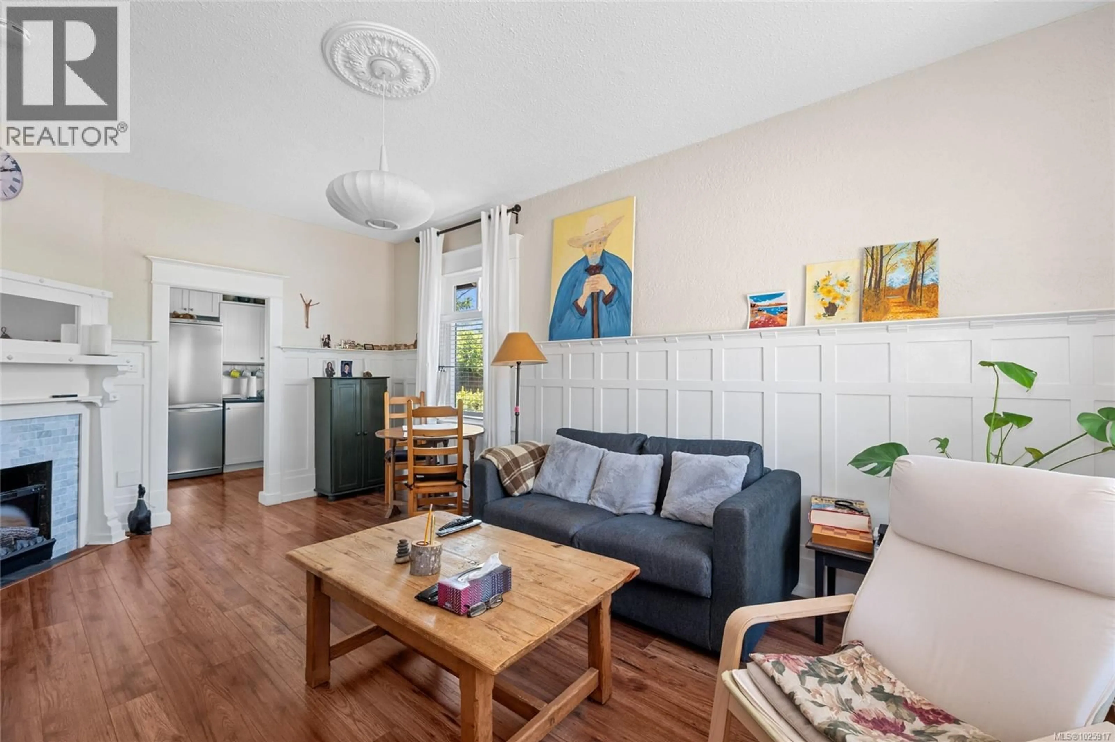 Living room with furniture, unknown for 3033 CEDAR HILL ROAD, Victoria British Columbia V8T3J2