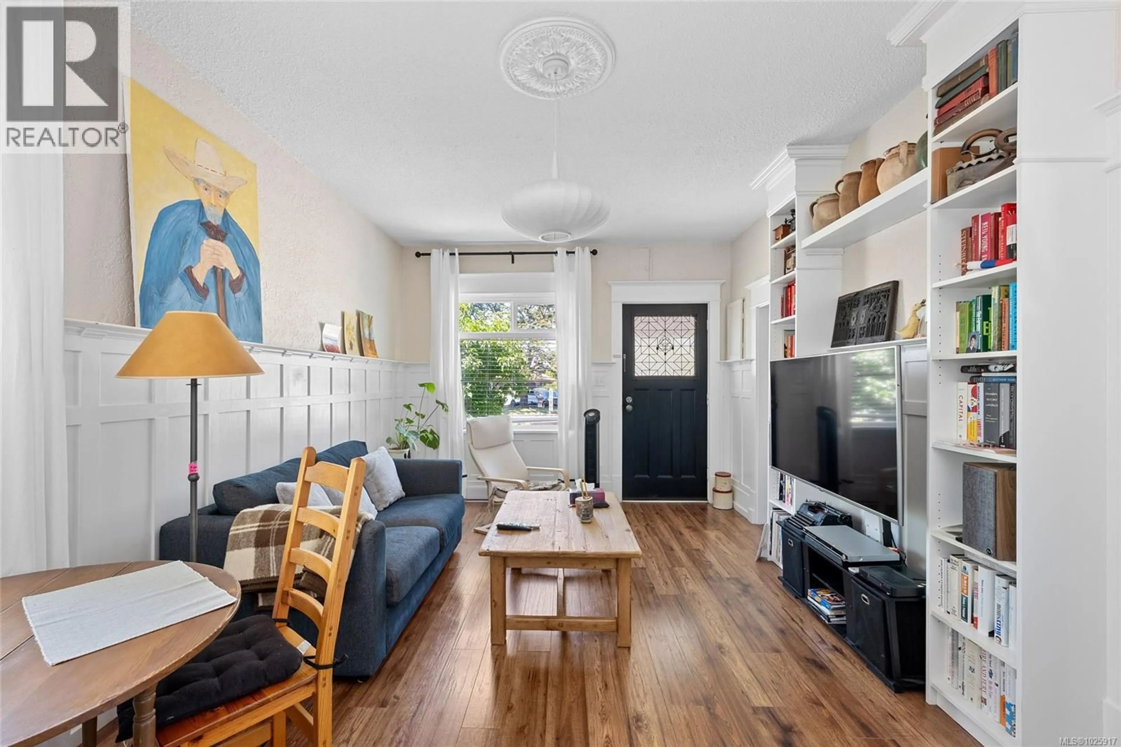 Living room with furniture, unknown for 3033 CEDAR HILL ROAD, Victoria British Columbia V8T3J2